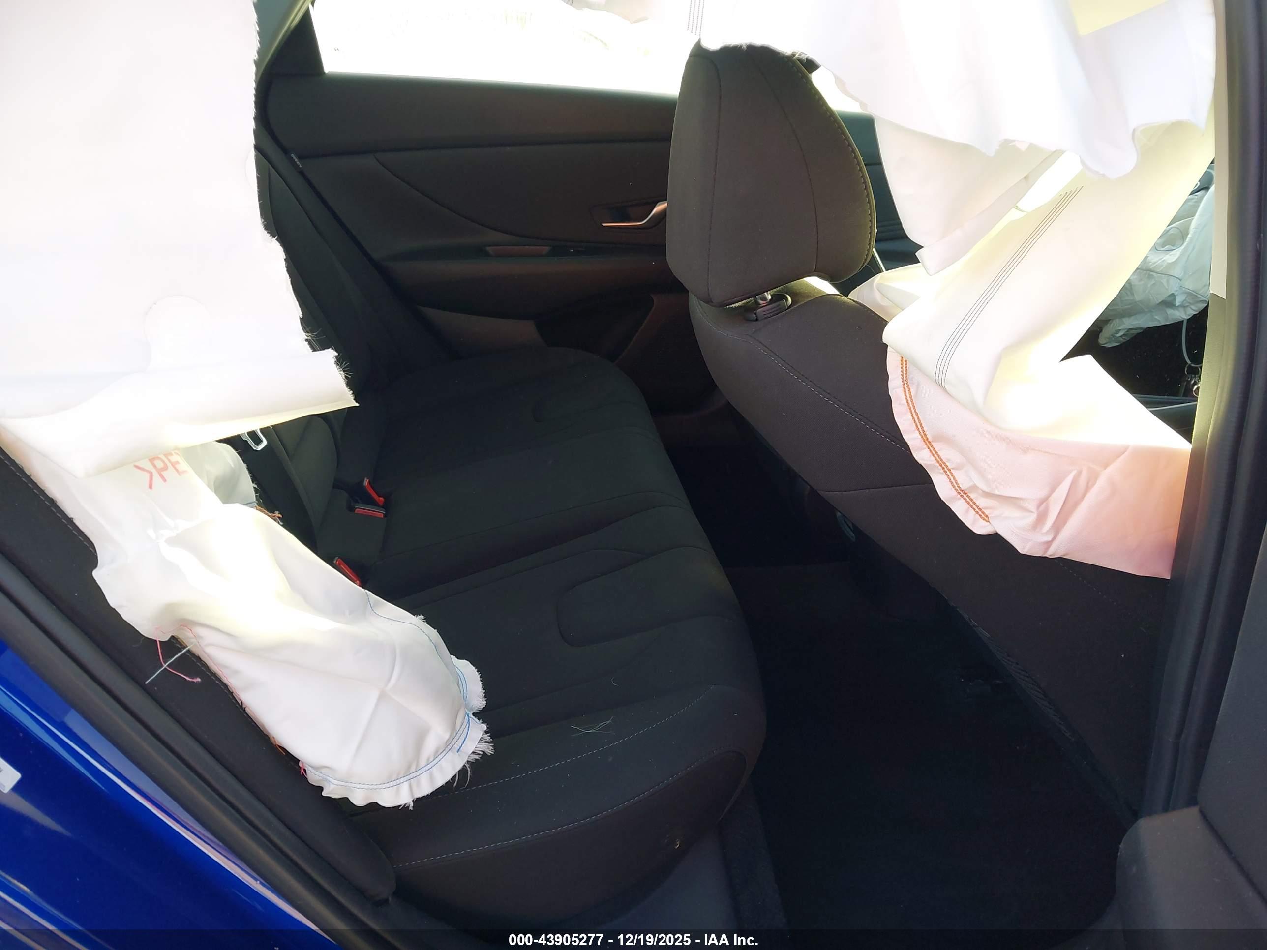 HYUNDAI ELANTRA image 8