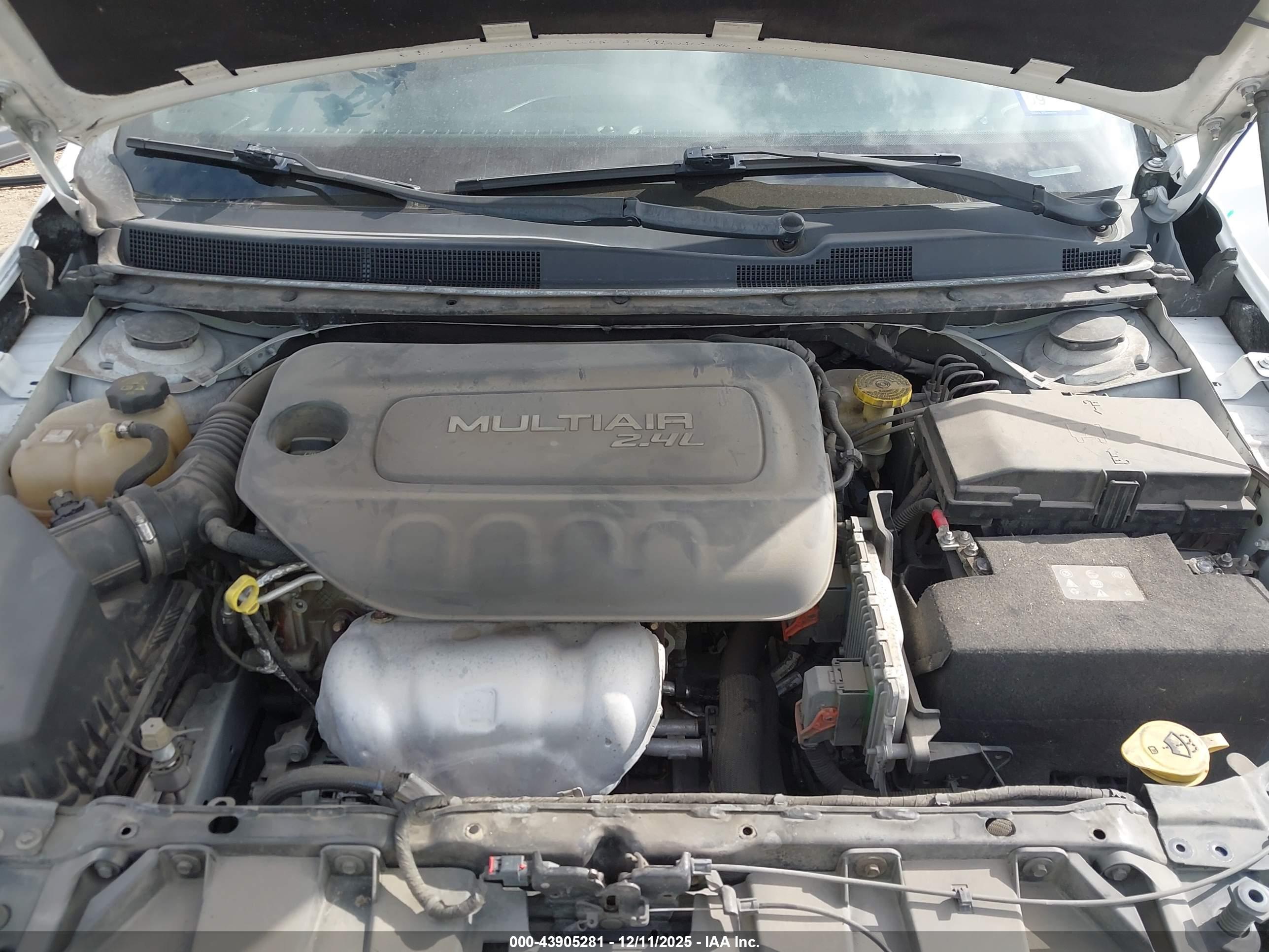 CHRYSLER 200 image 10