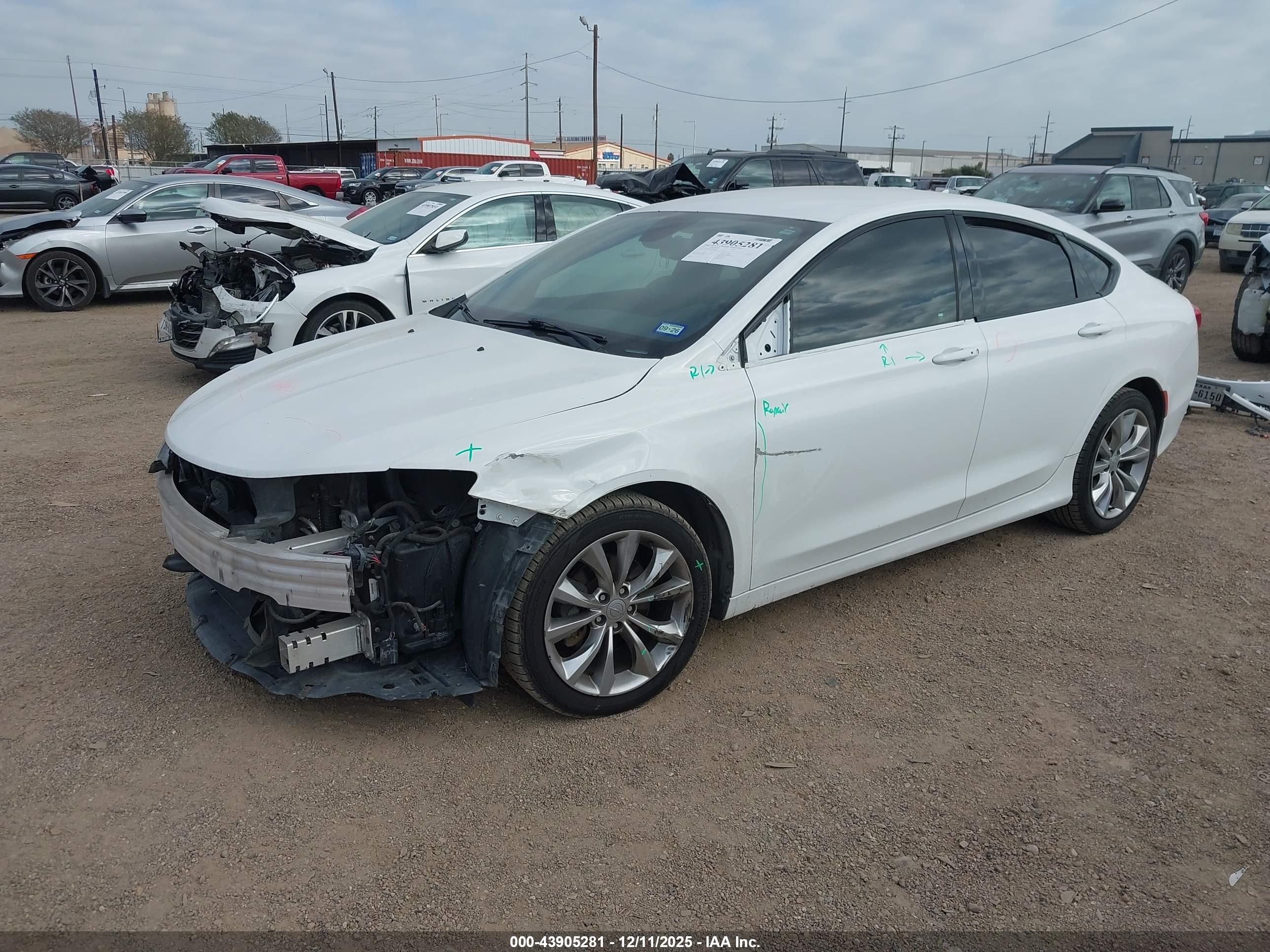 CHRYSLER 200 image 2