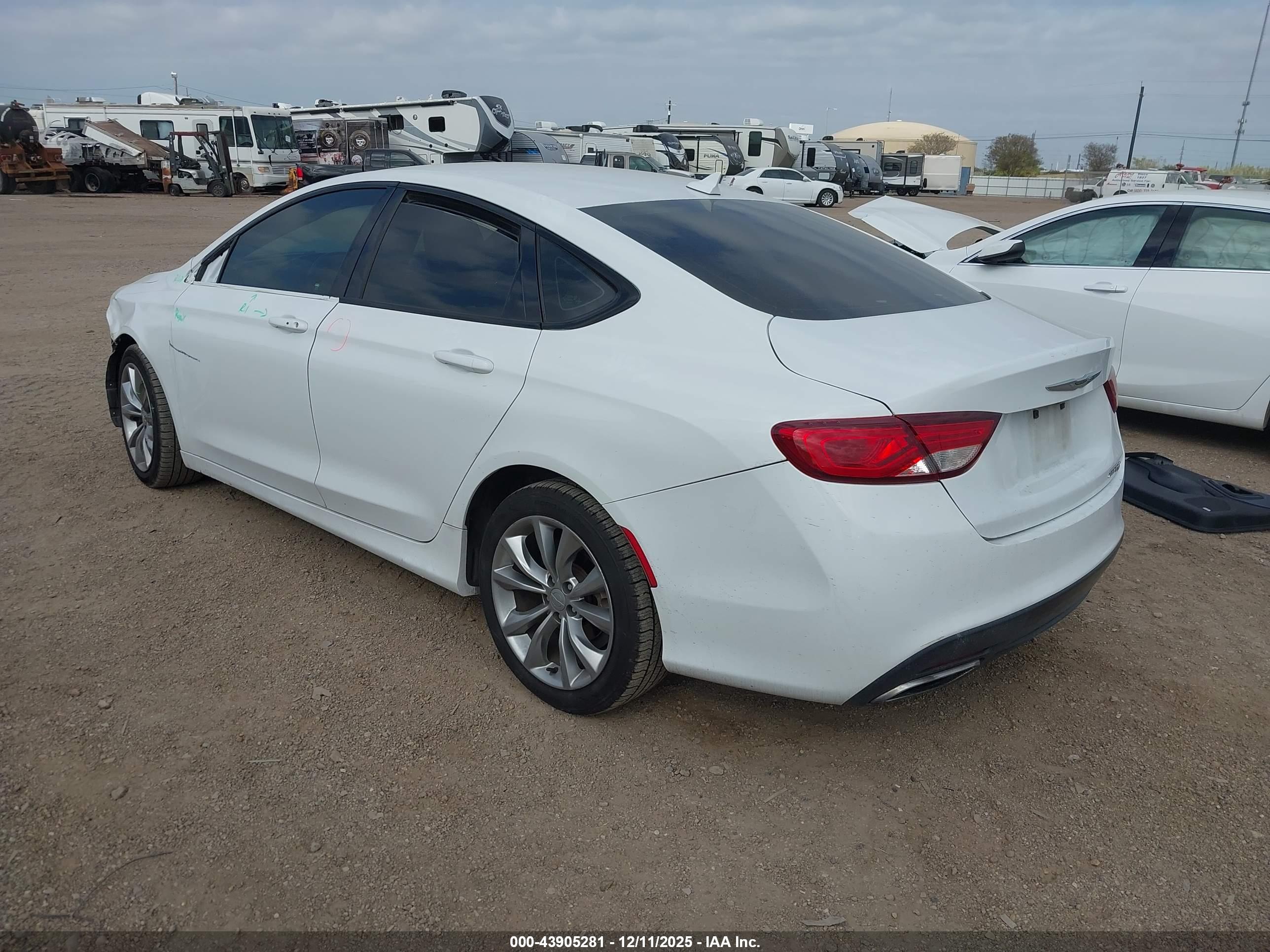 CHRYSLER 200 image 3