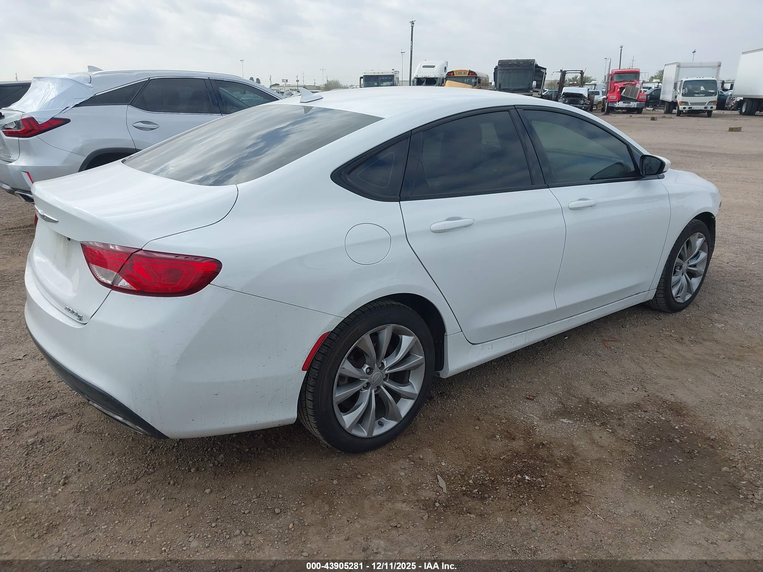 CHRYSLER 200 image 4