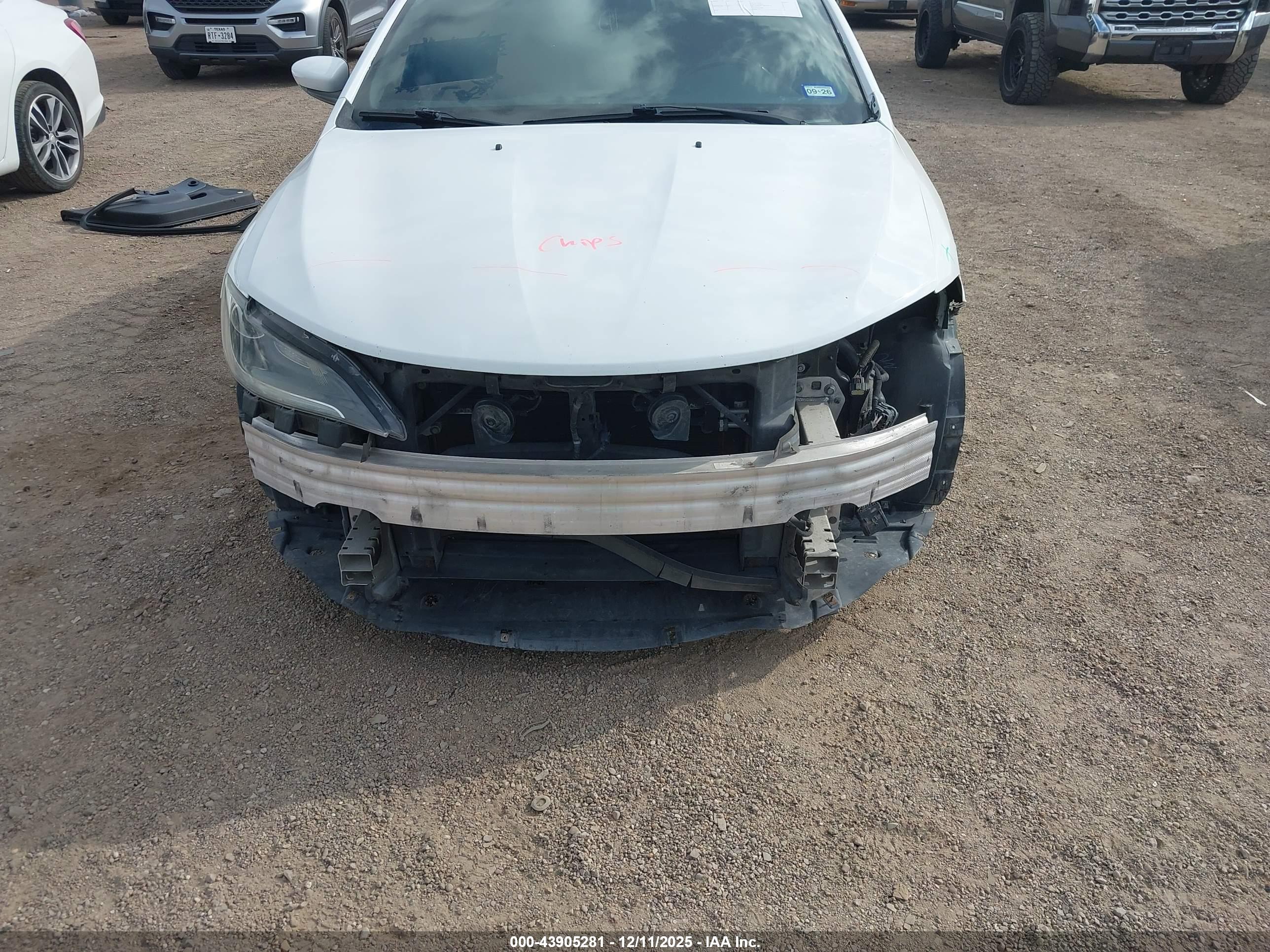 CHRYSLER 200 image 6