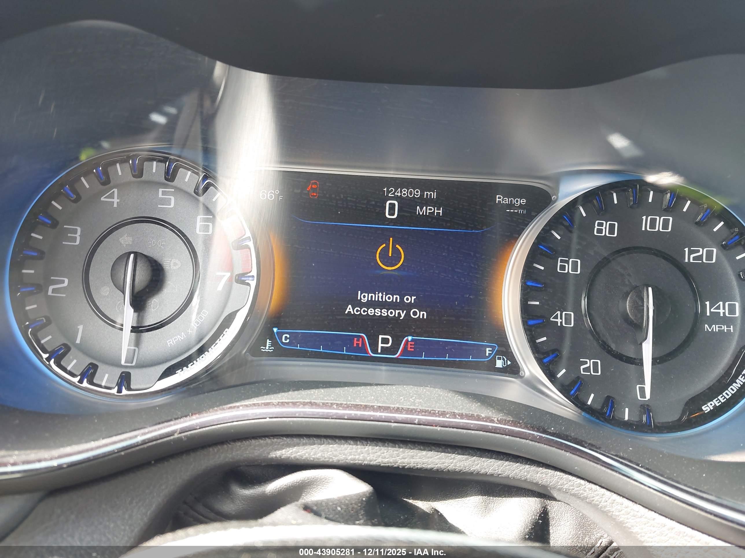 CHRYSLER 200 image 7