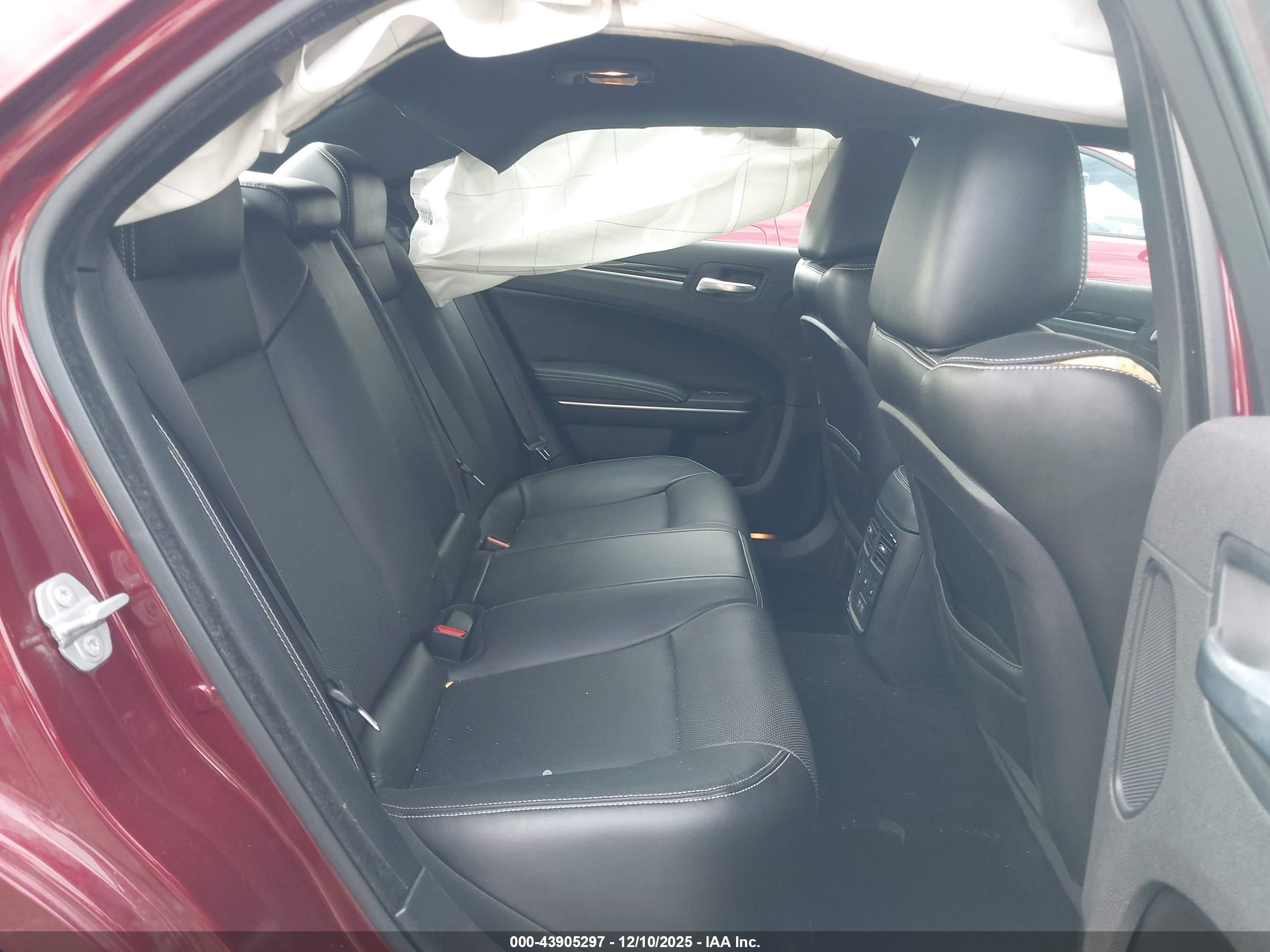 CHRYSLER 300 image 8