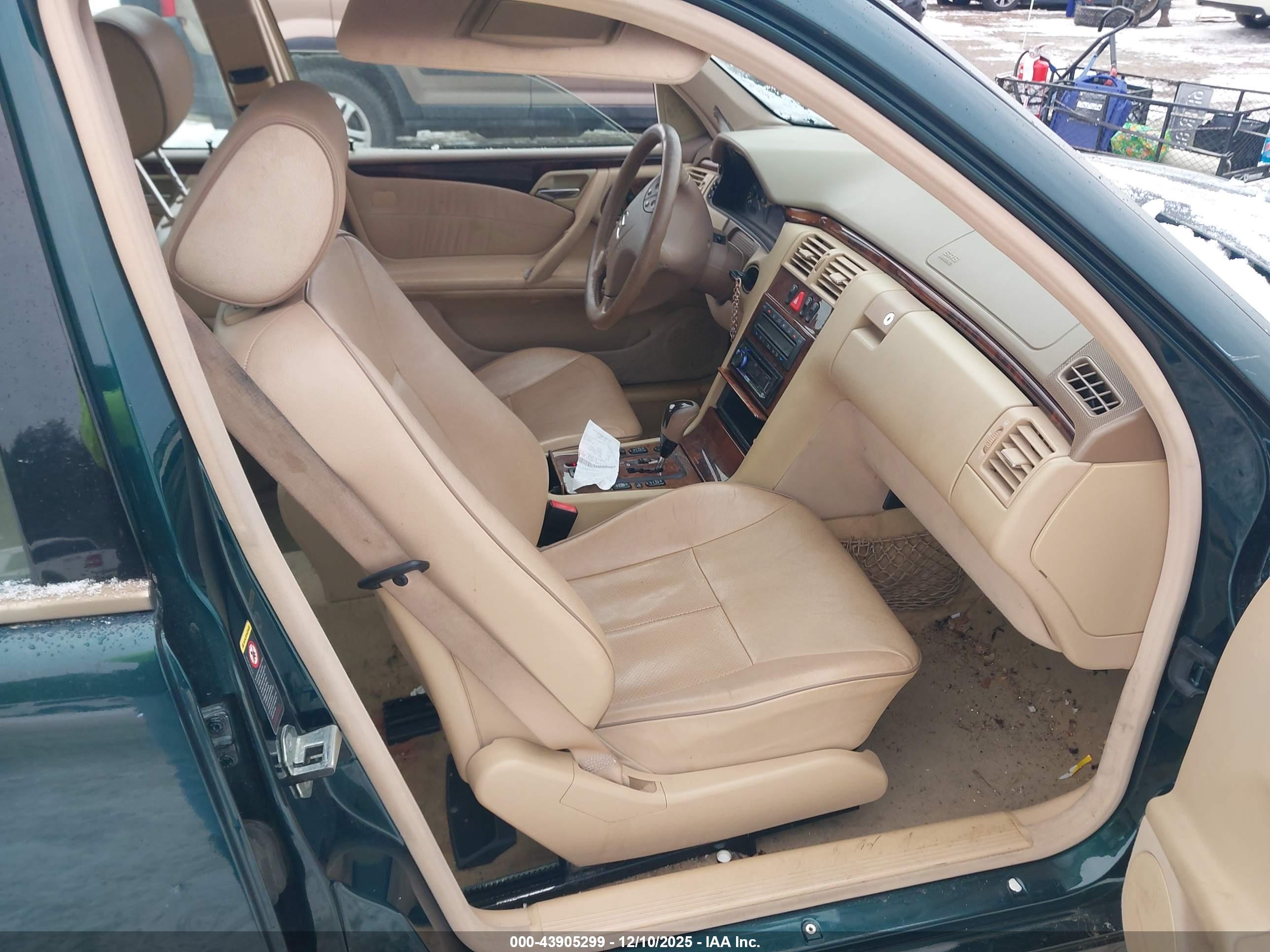 MERCEDES-BENZ E image 5