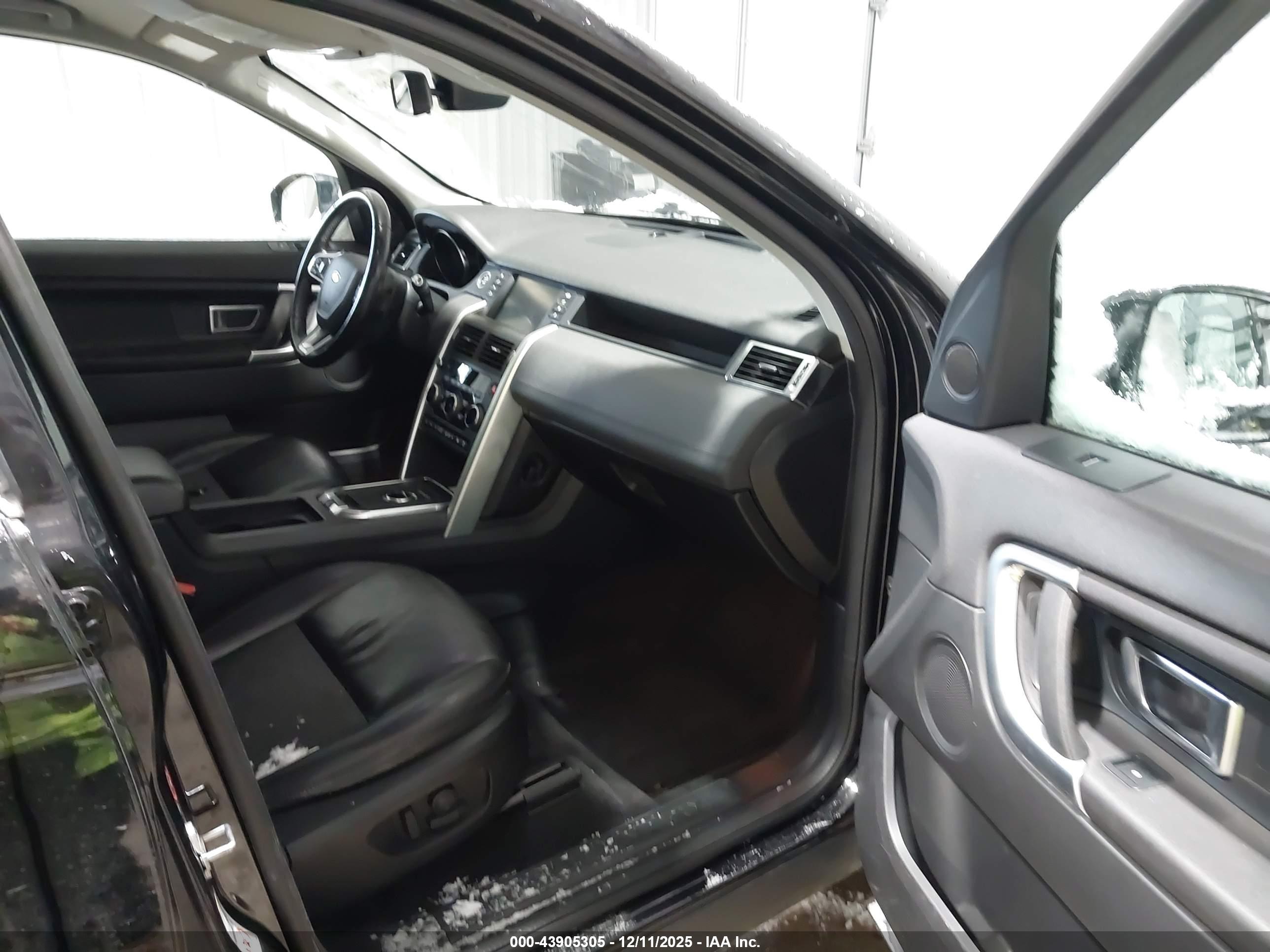 LAND ROVER image 5