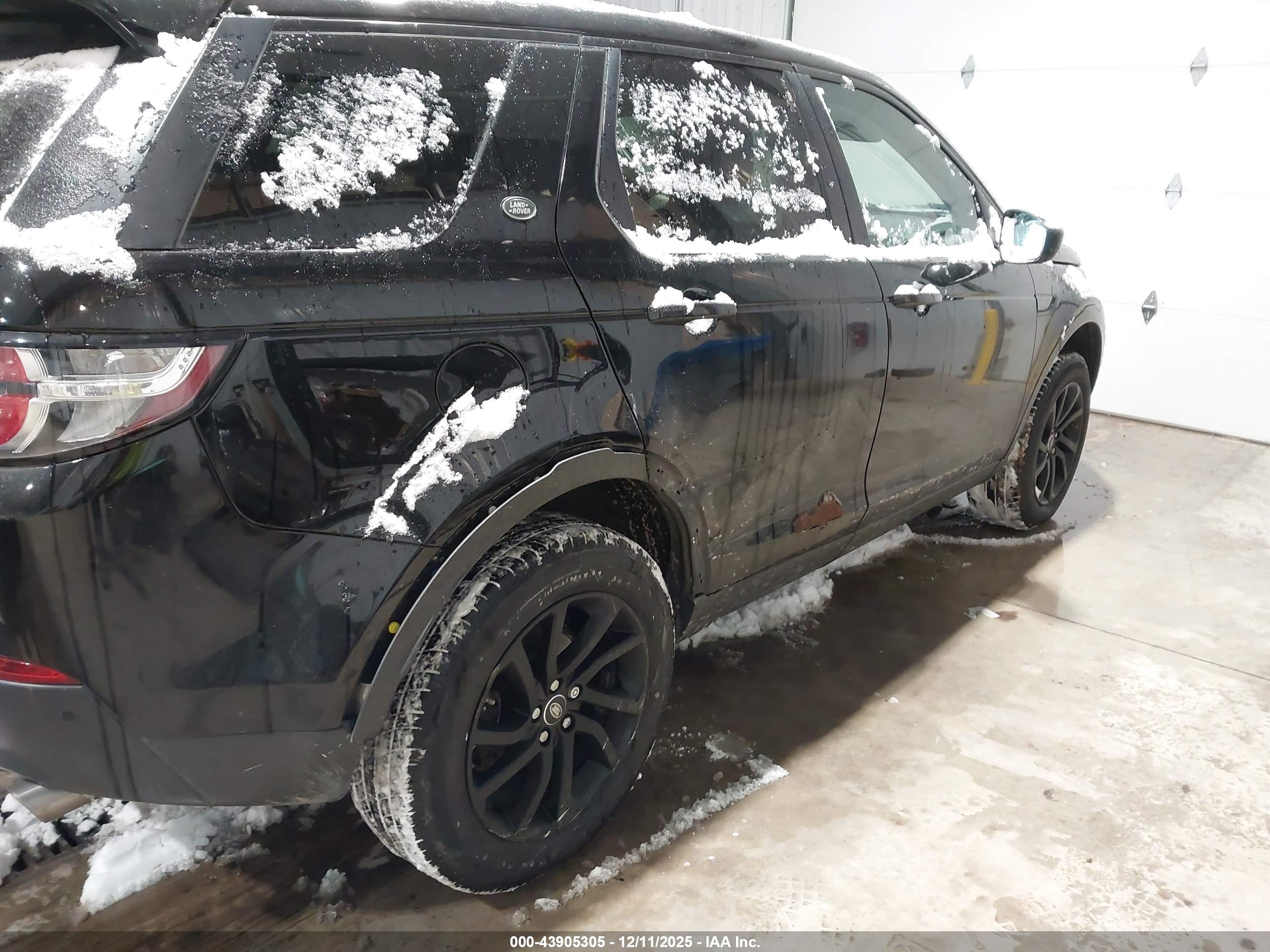 LAND ROVER image 6