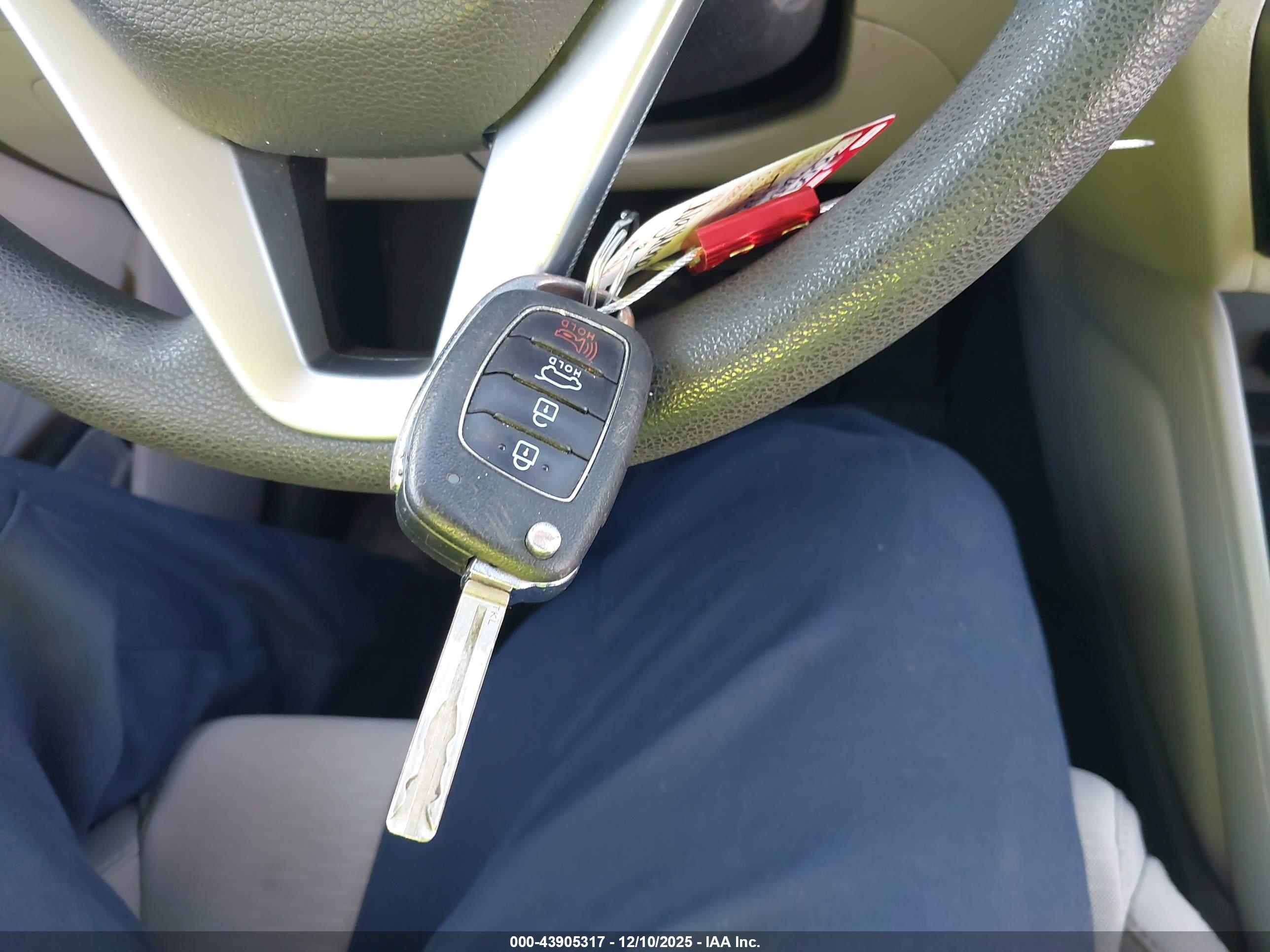 HYUNDAI TUCSON image 11