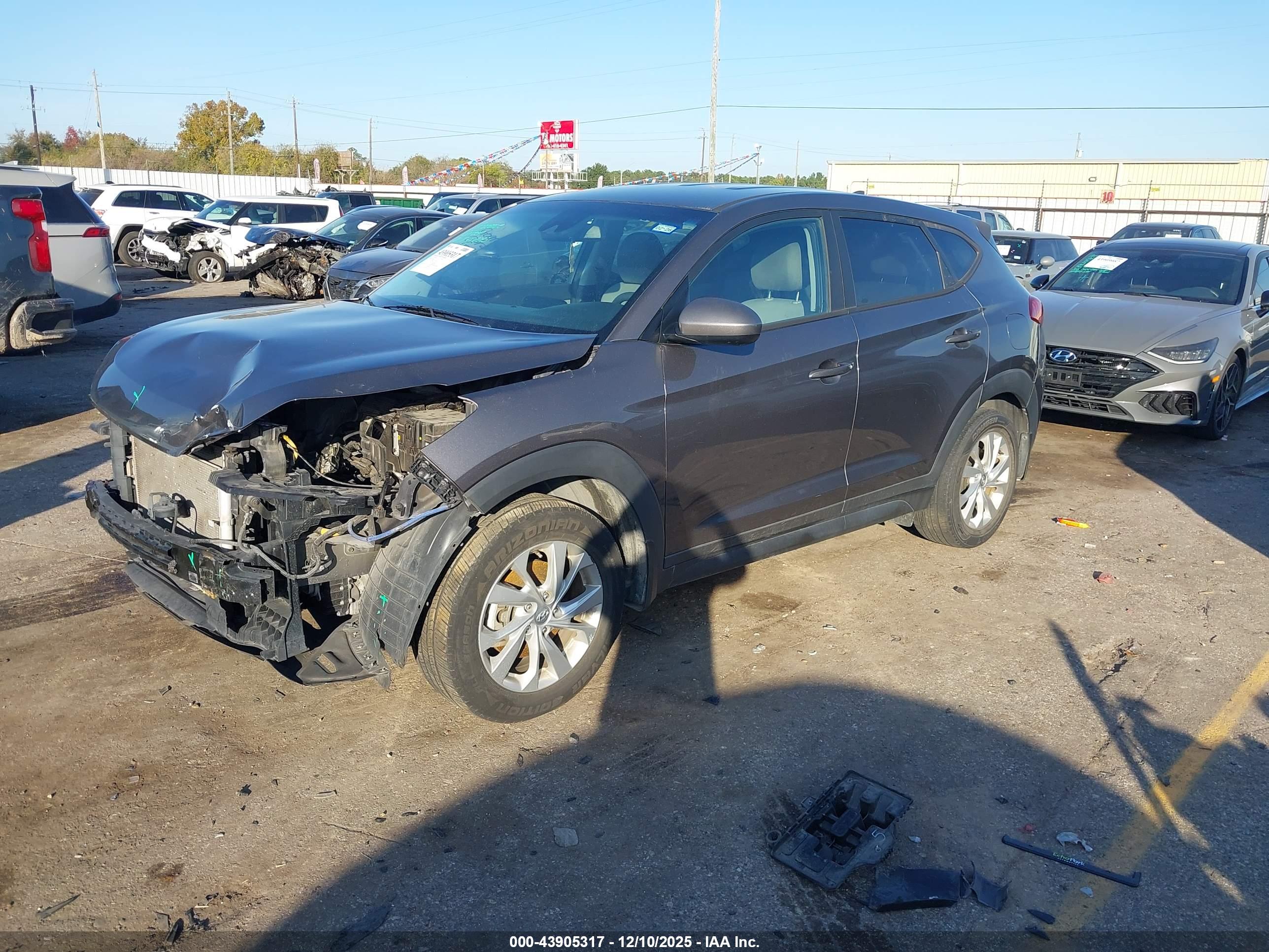 HYUNDAI TUCSON image 2