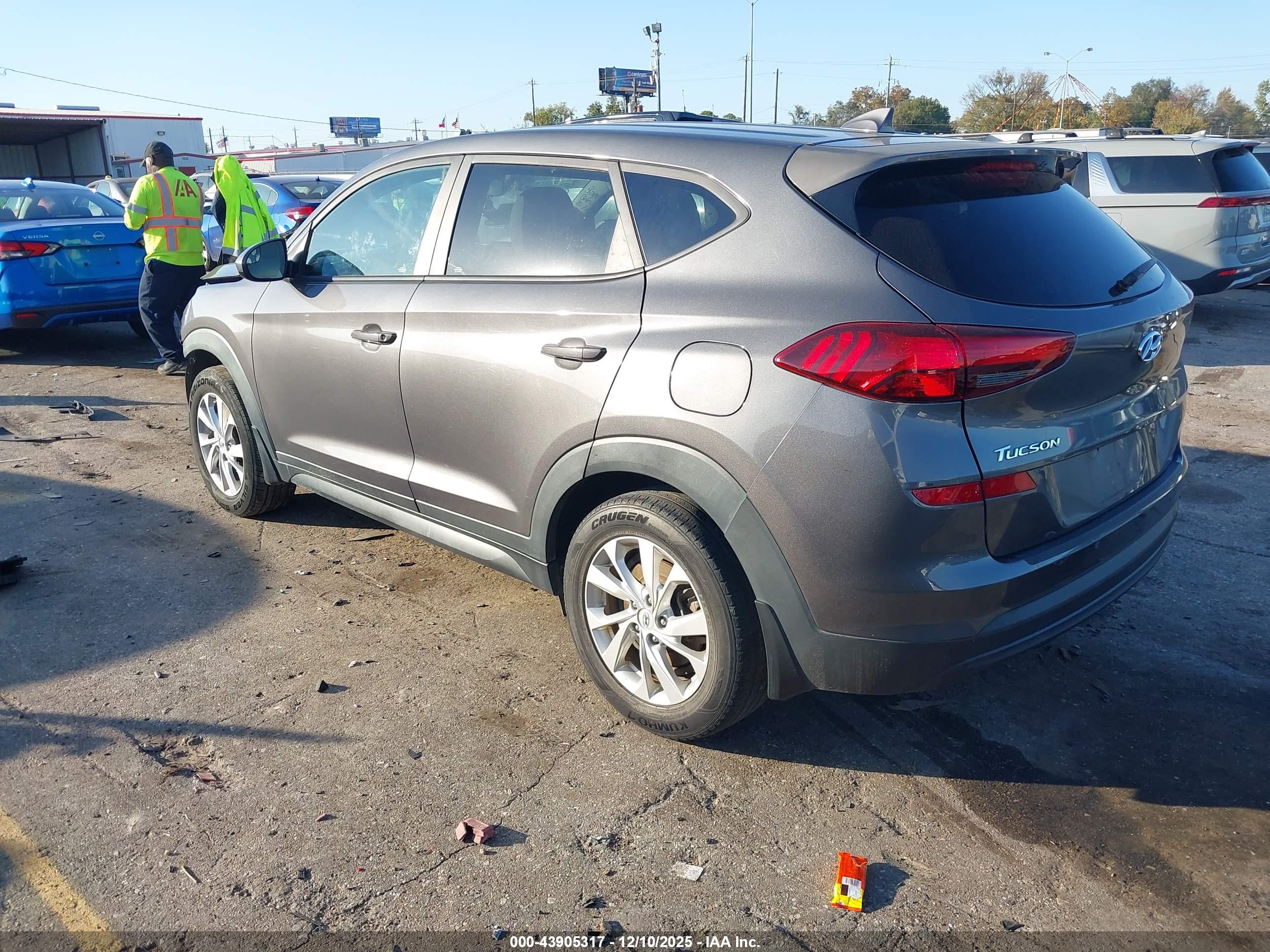 HYUNDAI TUCSON image 3