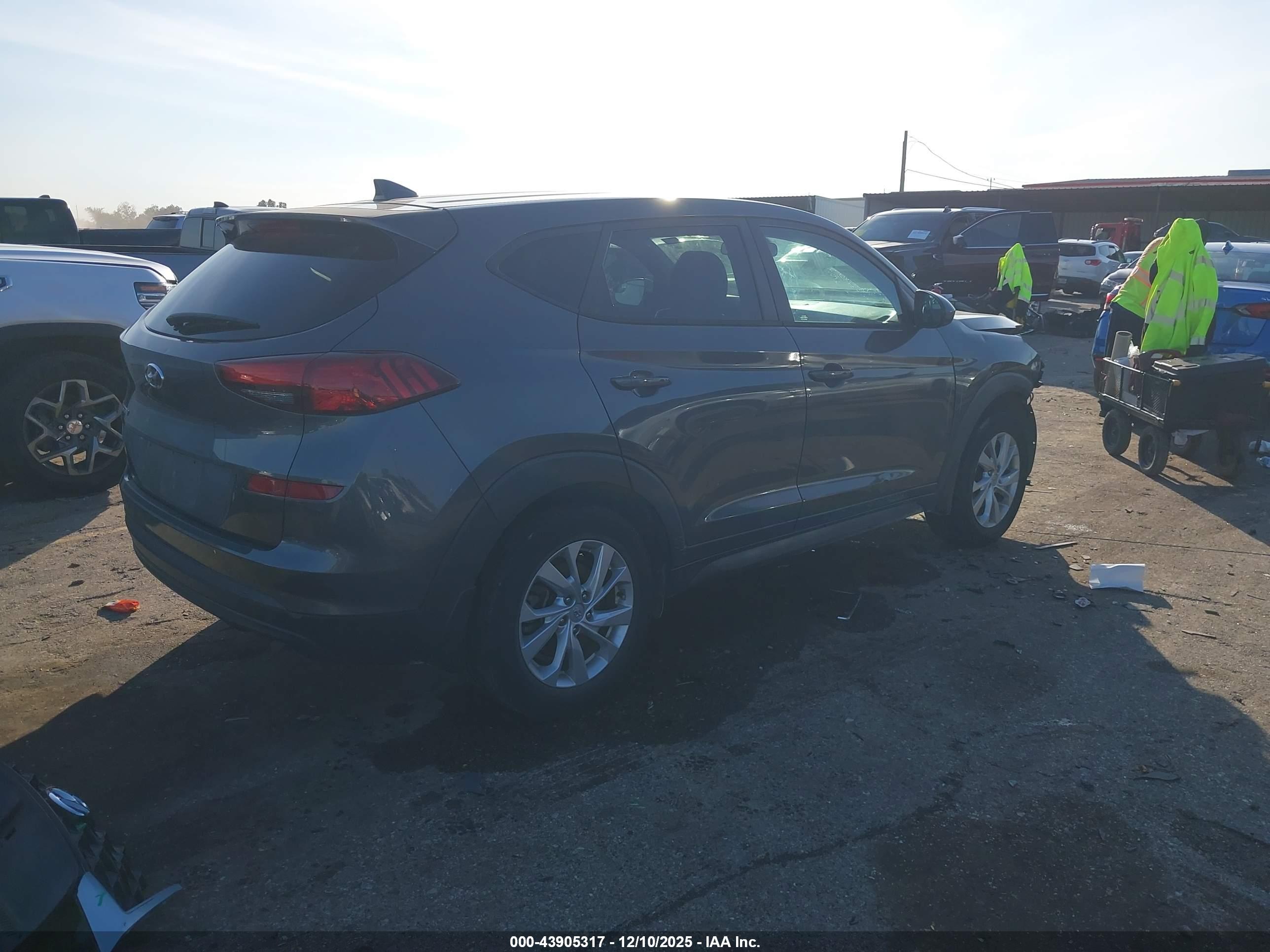 HYUNDAI TUCSON image 4
