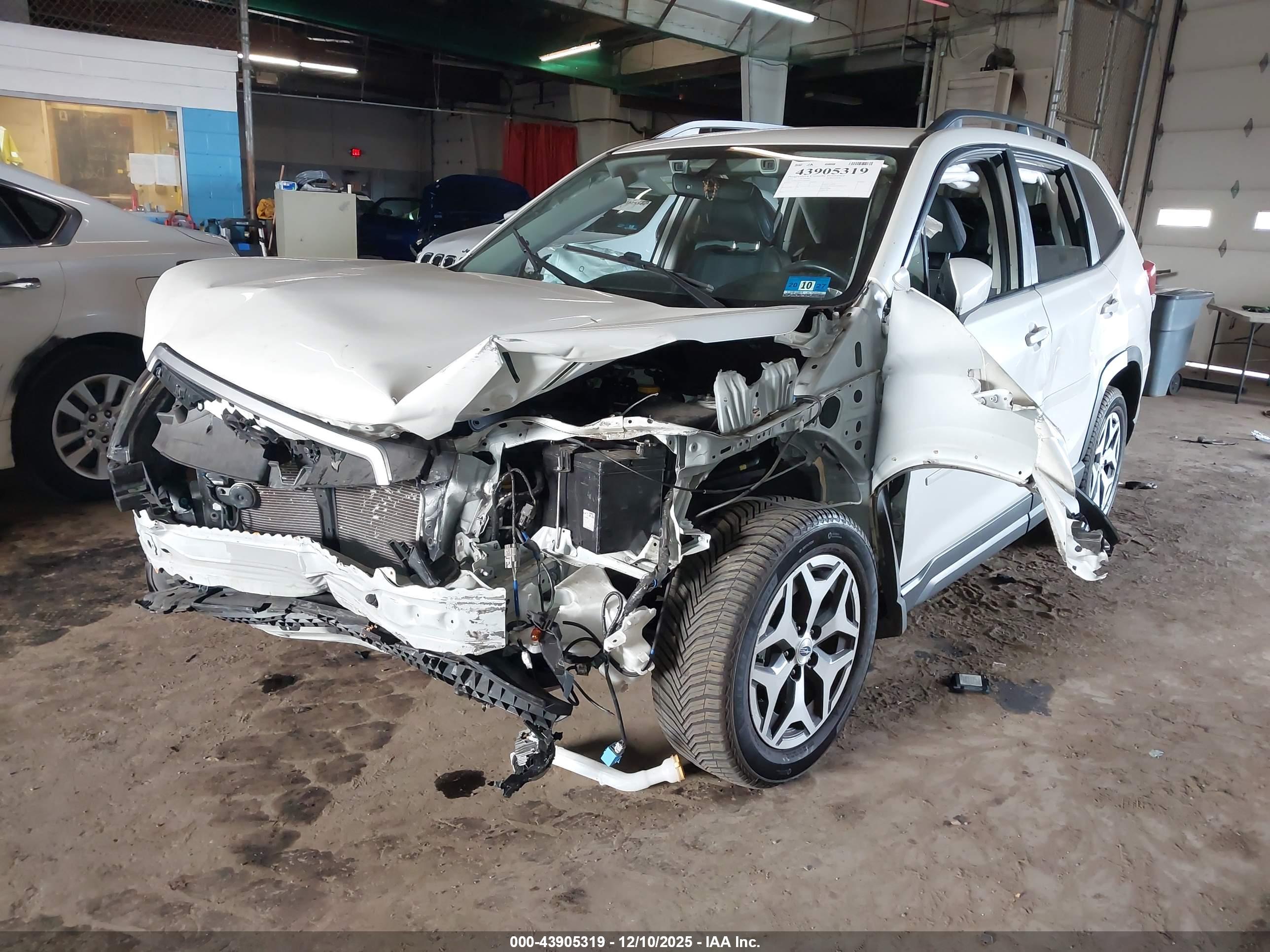 SUBARU FORESTER image 2
