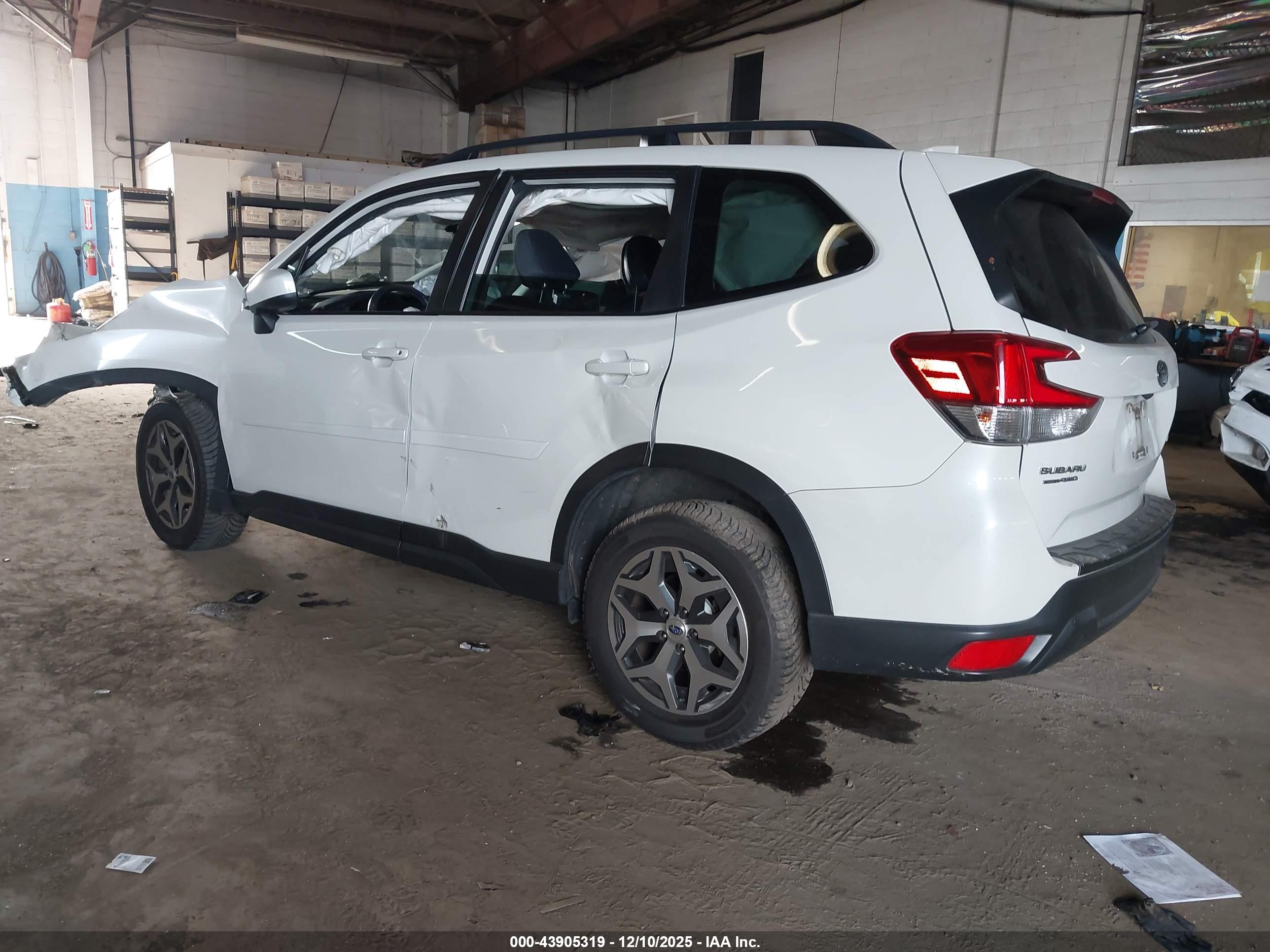 SUBARU FORESTER image 3
