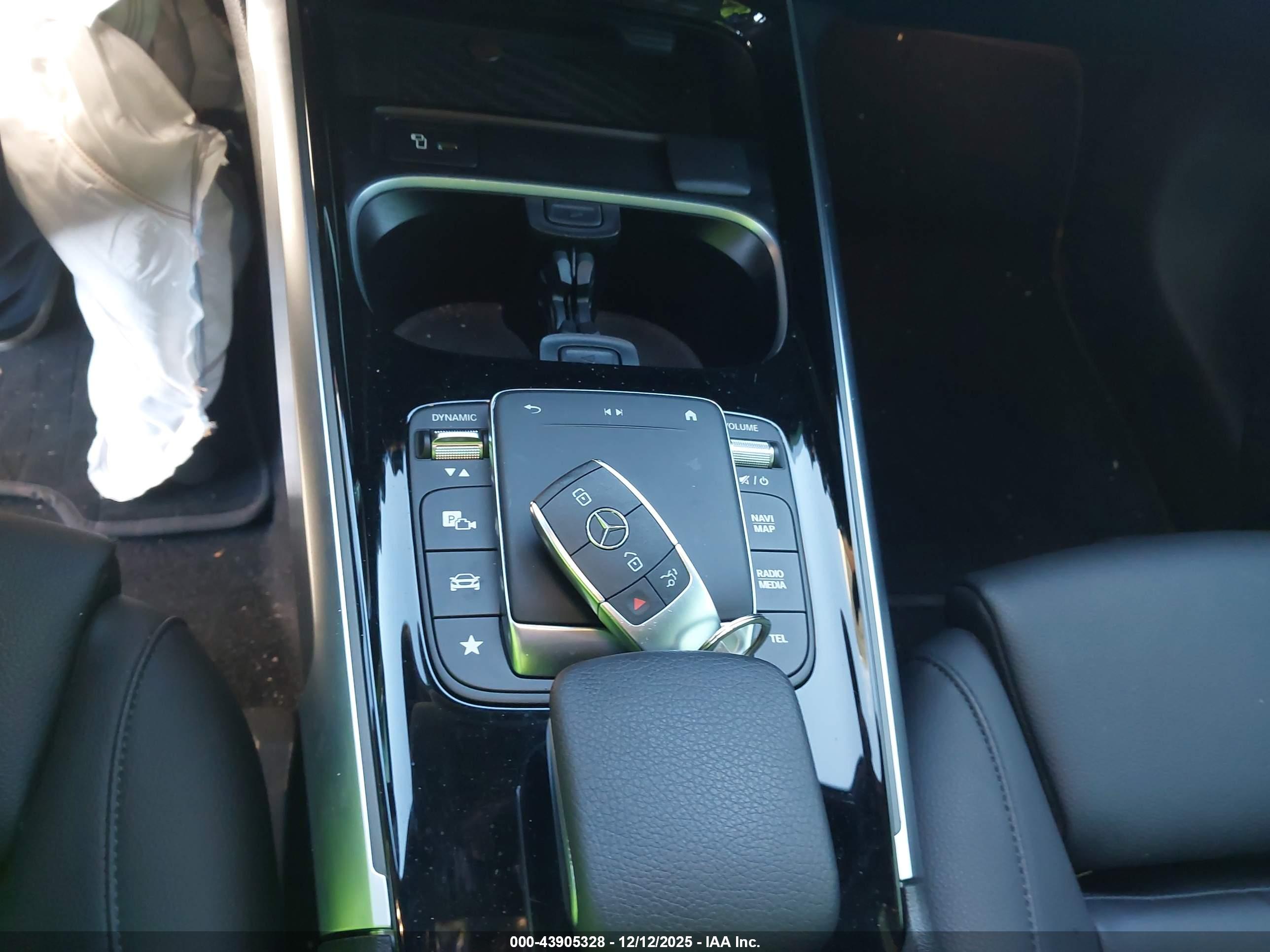 MERCEDES-BENZ EQB image 11