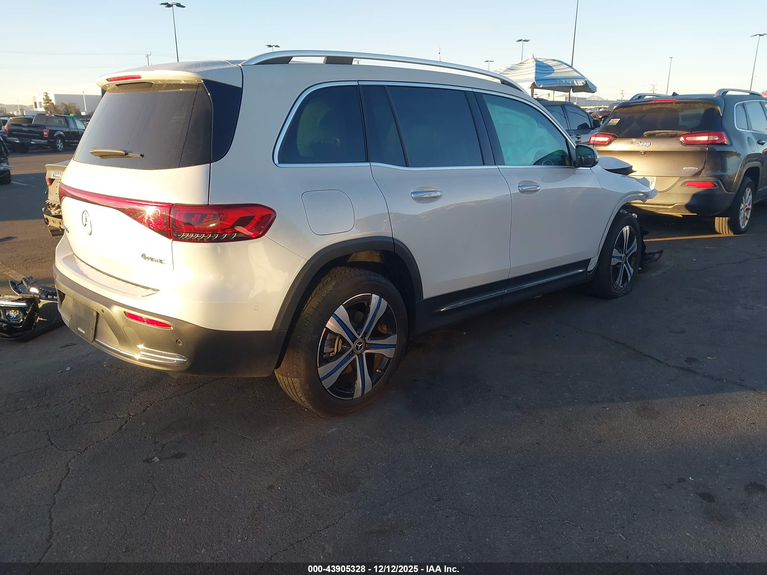 MERCEDES-BENZ EQB image 4