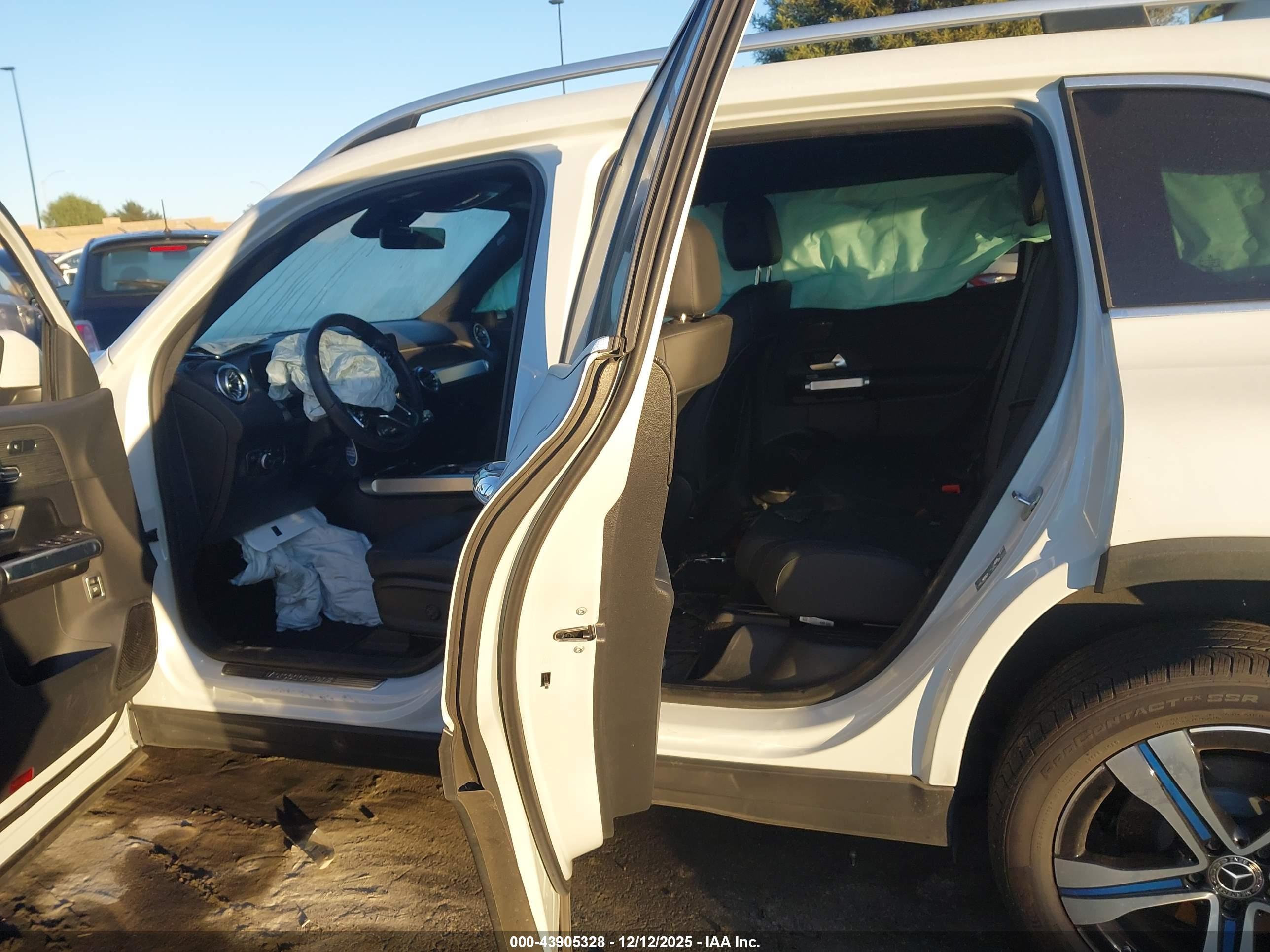 MERCEDES-BENZ EQB image 8
