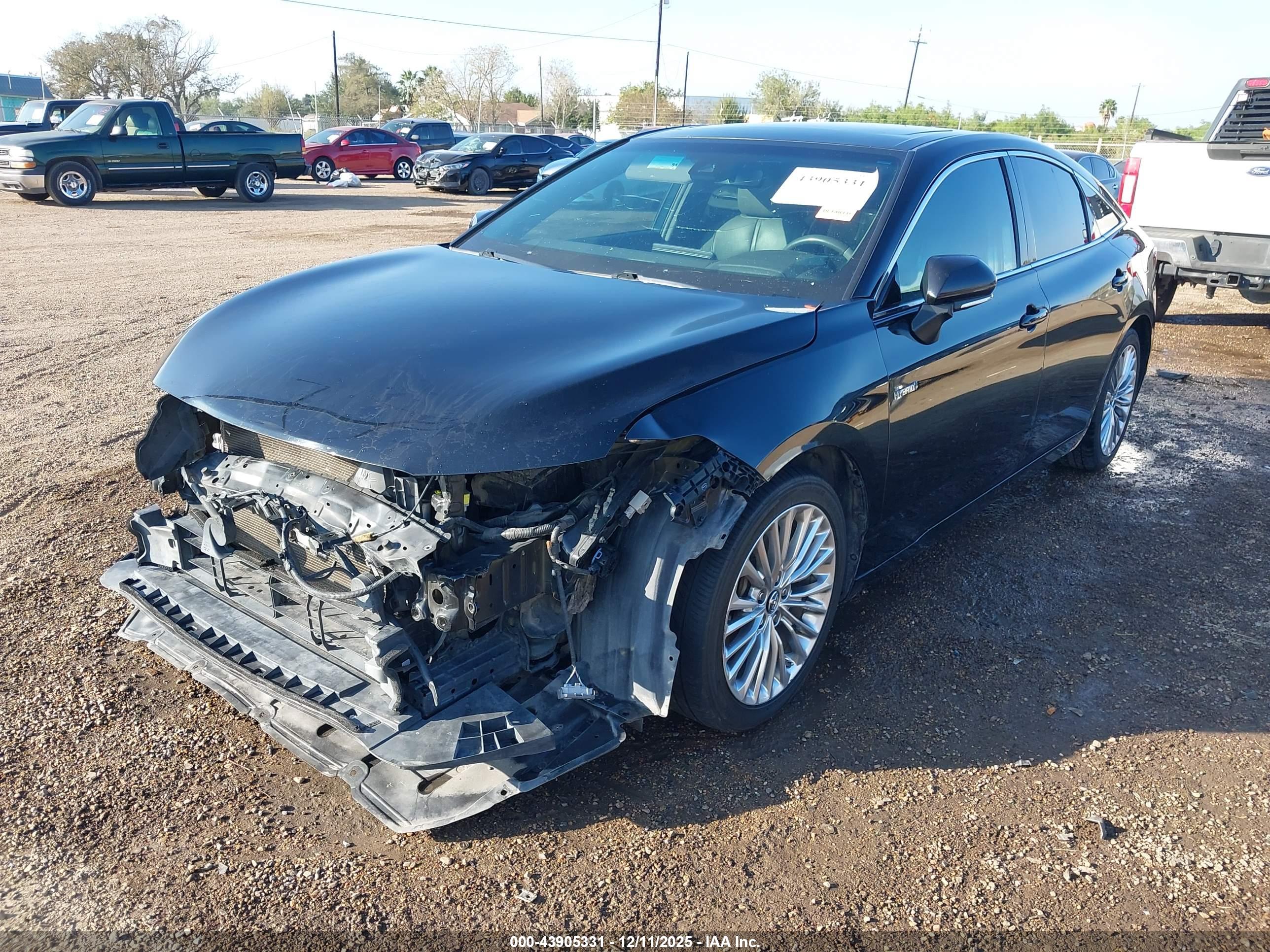 TOYOTA AVALON image 2