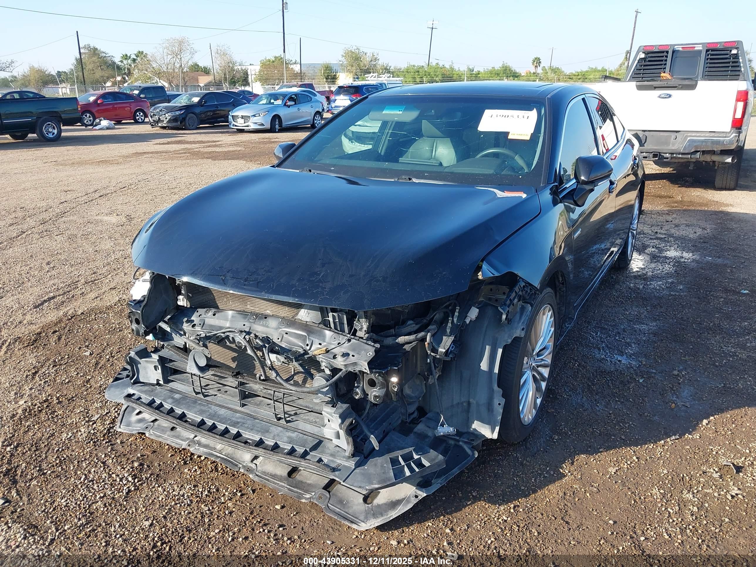 TOYOTA AVALON image 6