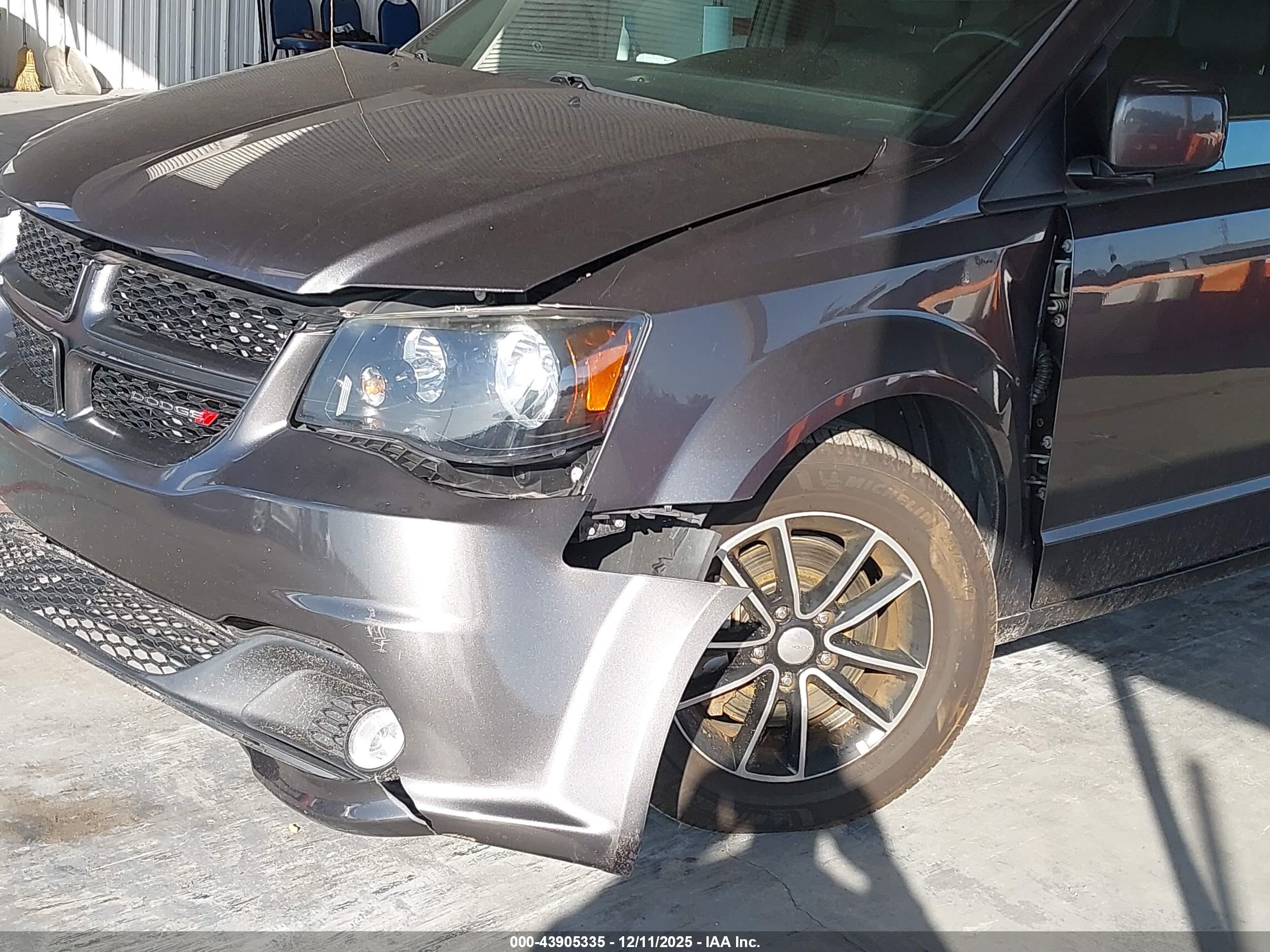 DODGE GRAND image 6