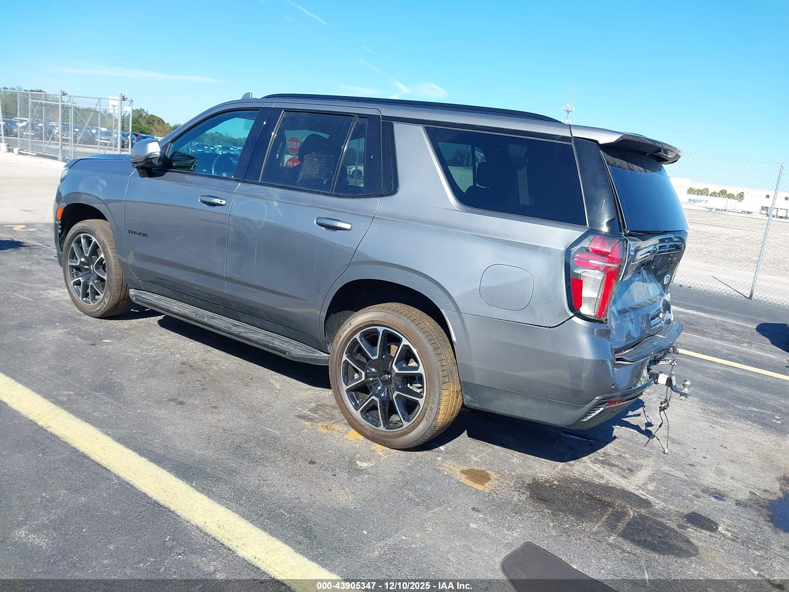 CHEVROLET TAHOE image 3