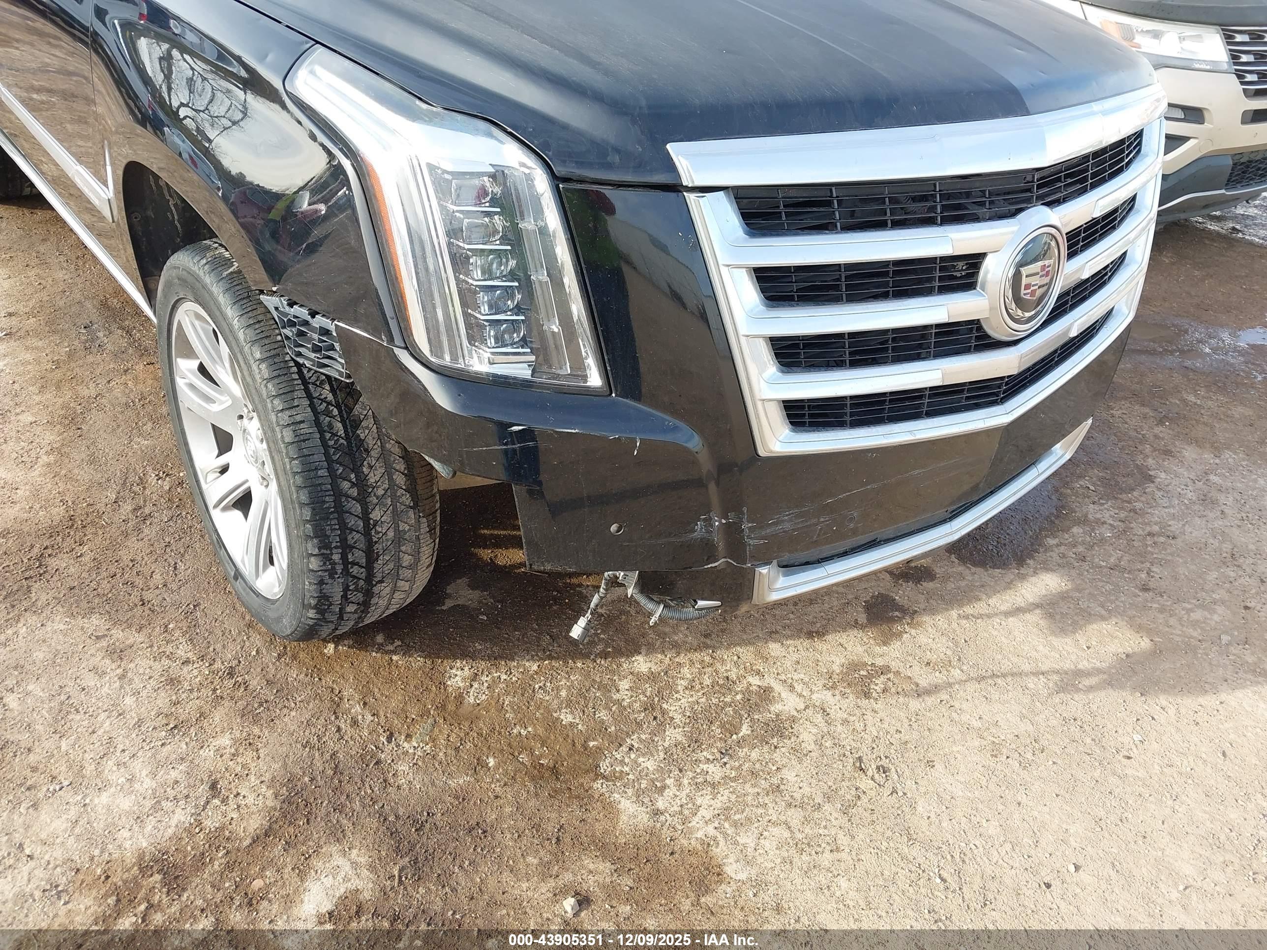 CADILLAC ESCALADE image 6