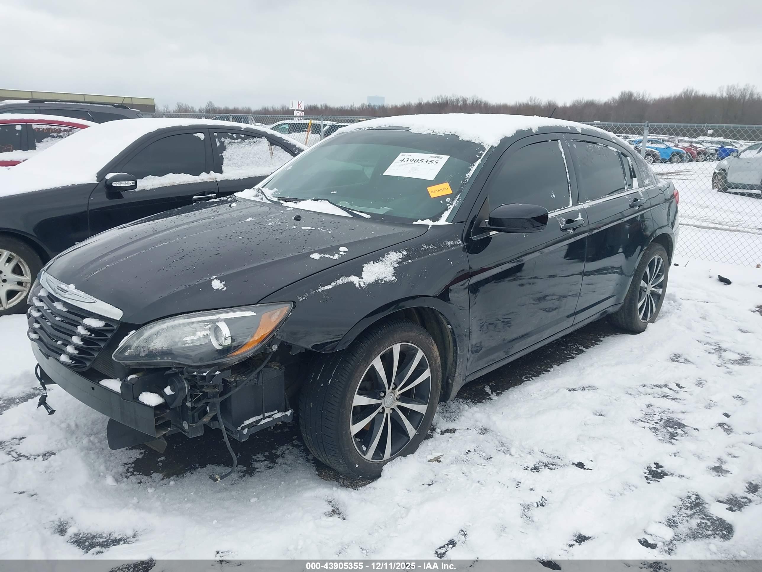 CHRYSLER 200 image 2
