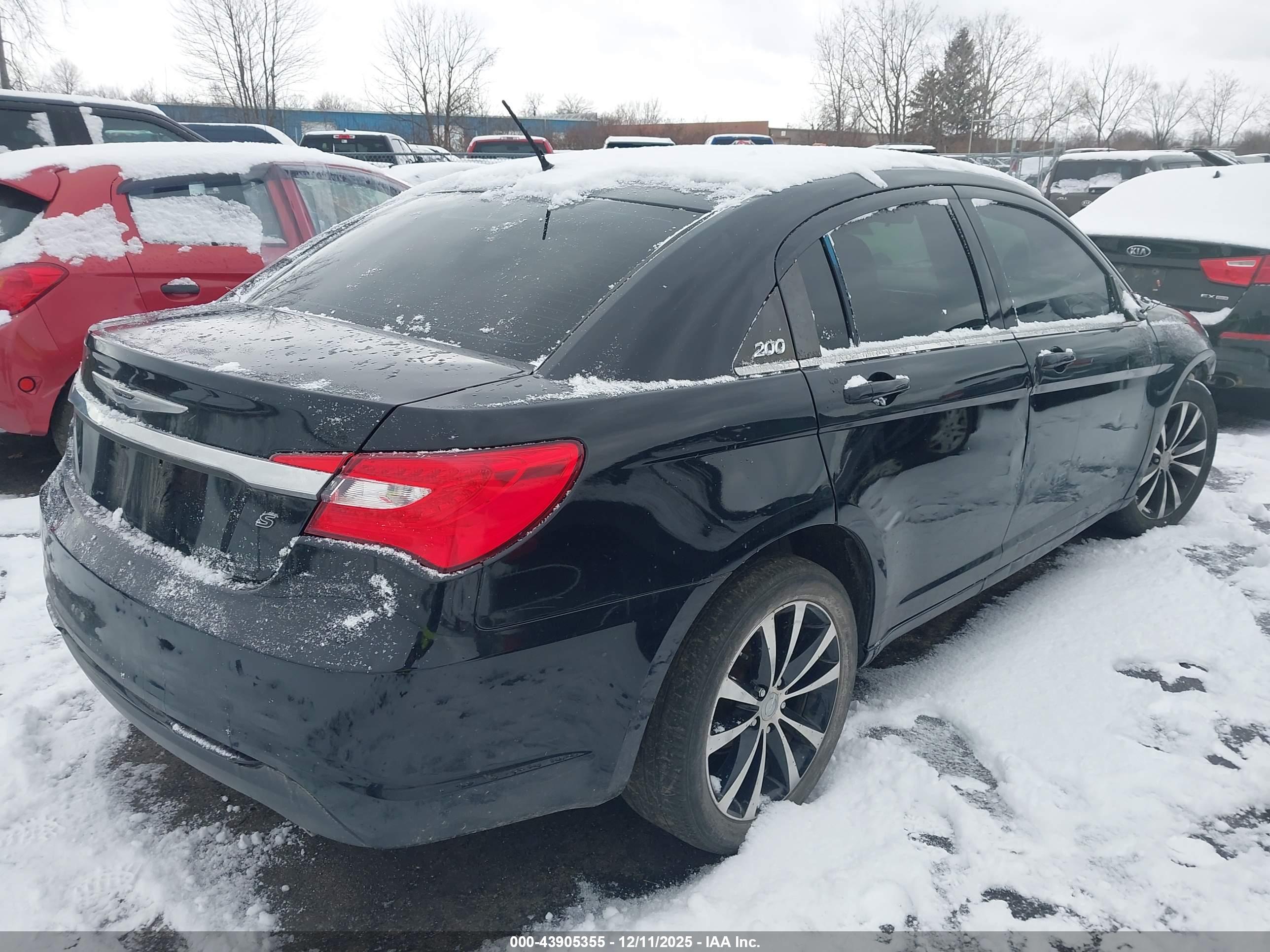 CHRYSLER 200 image 4