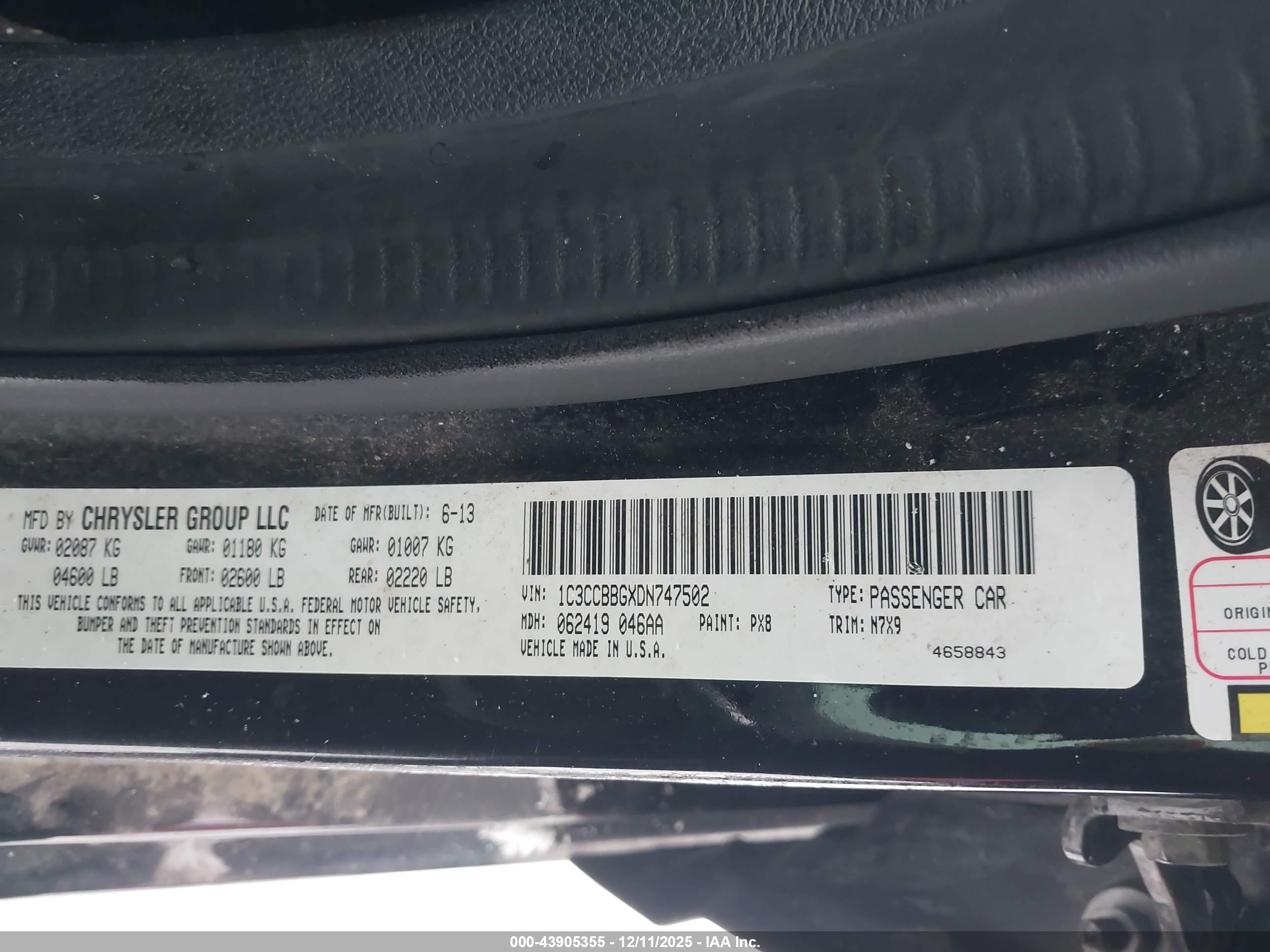 CHRYSLER 200 image 9