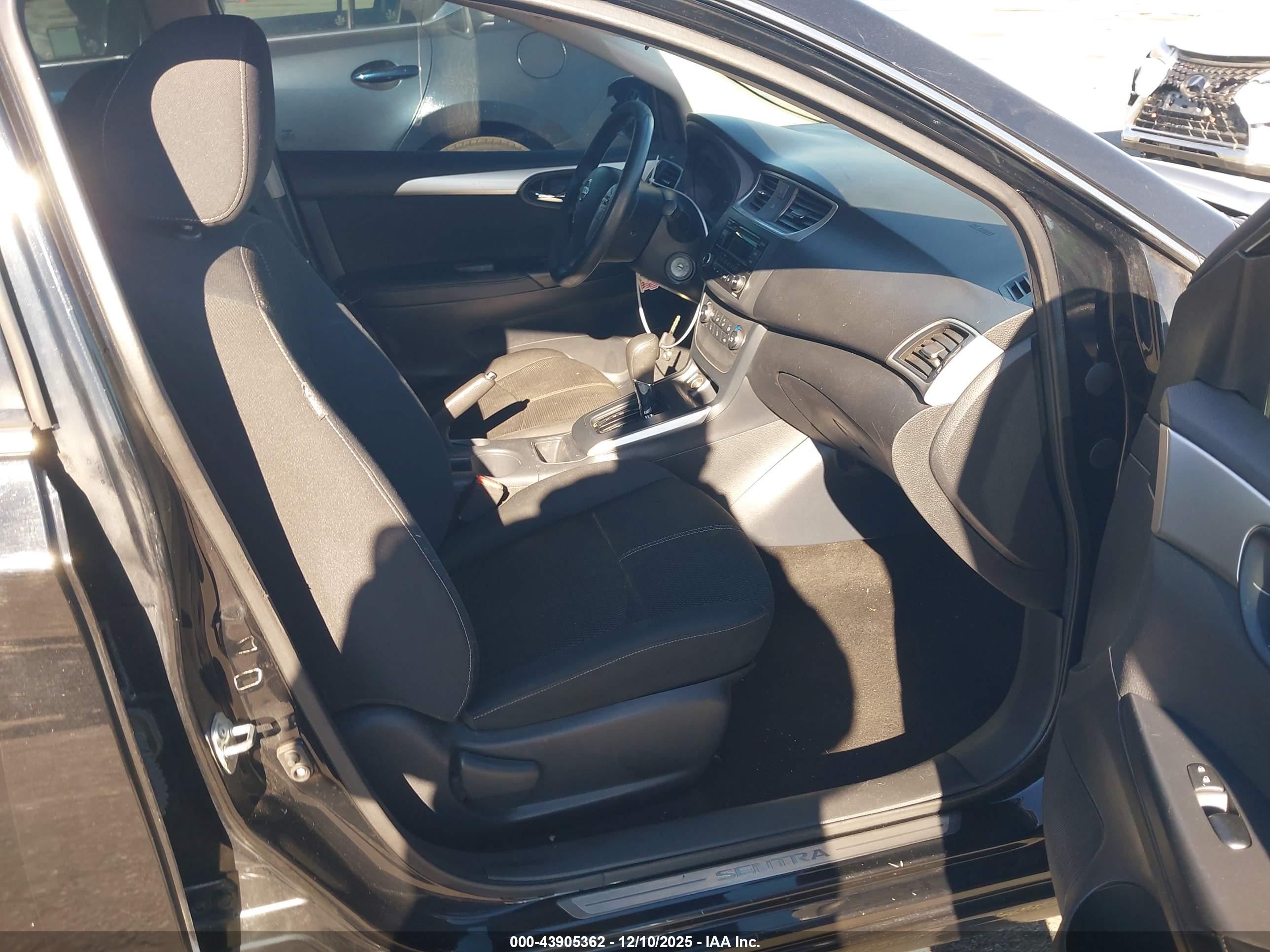 NISSAN SENTRA image 5