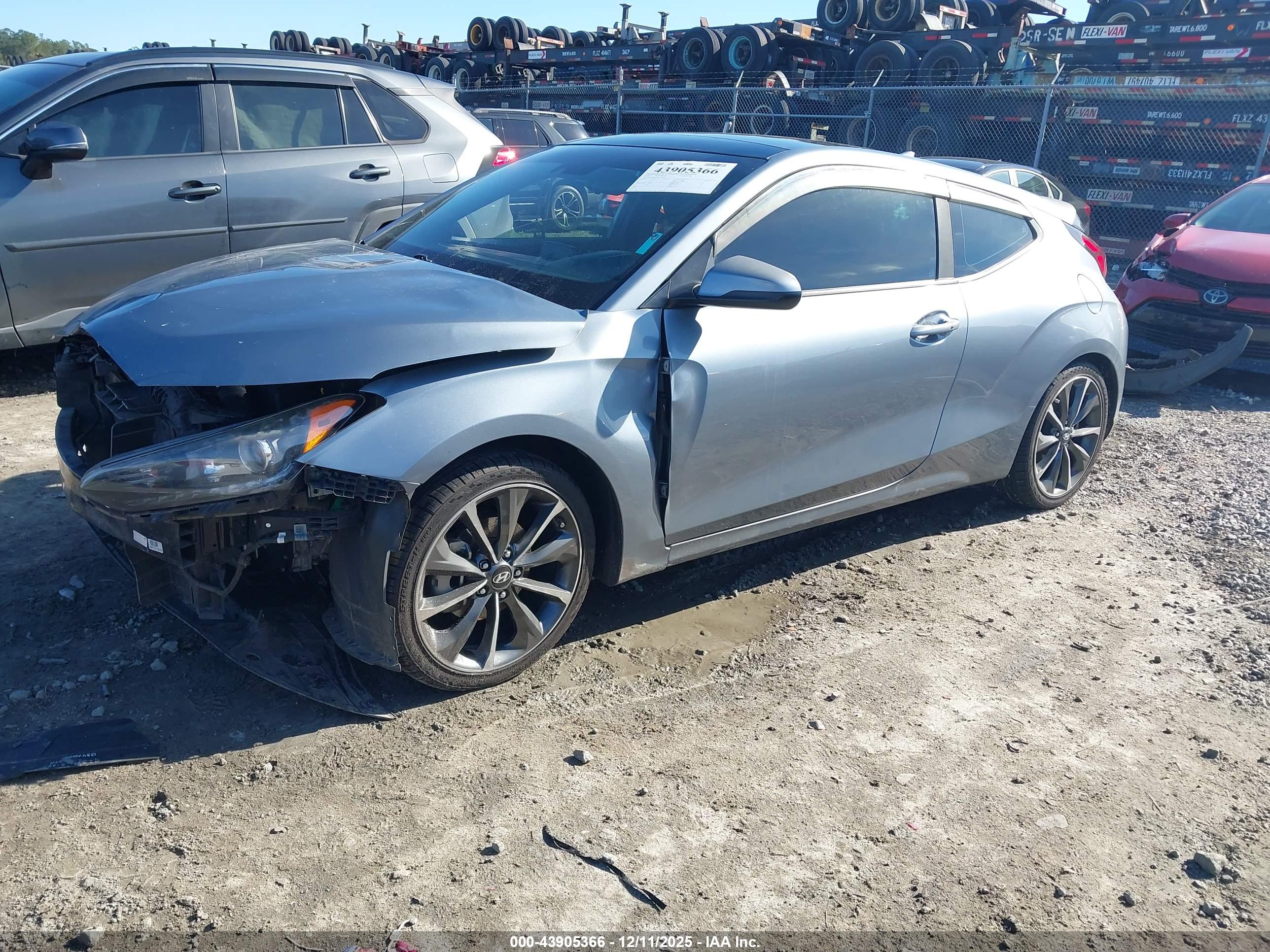 HYUNDAI VELOSTER image 2