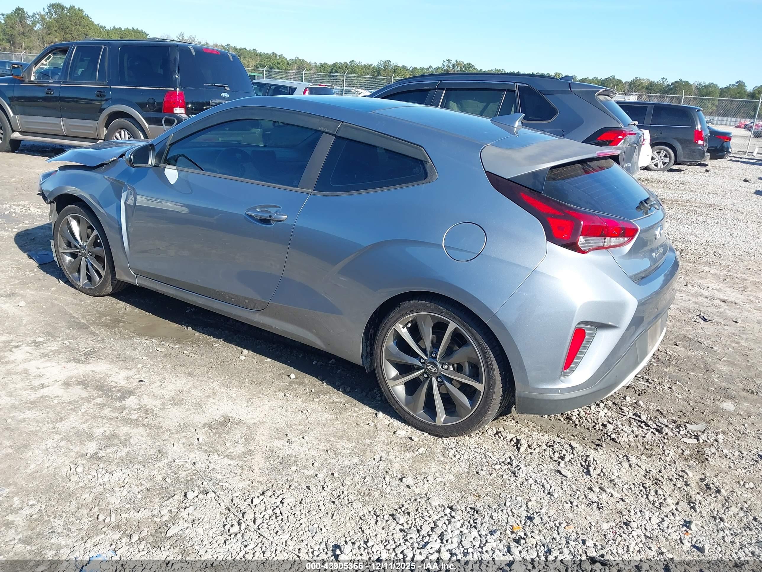 HYUNDAI VELOSTER image 3
