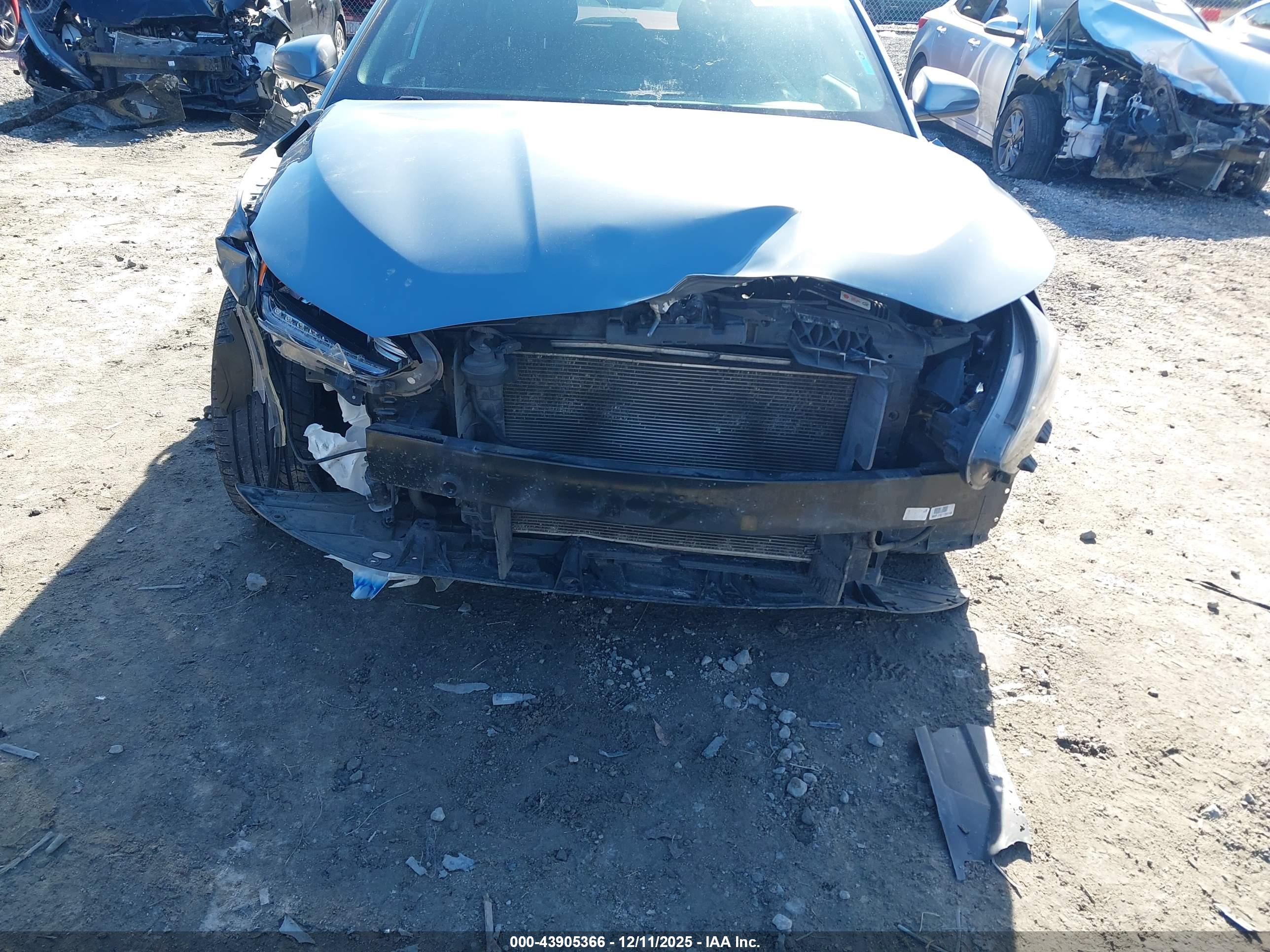 HYUNDAI VELOSTER image 6