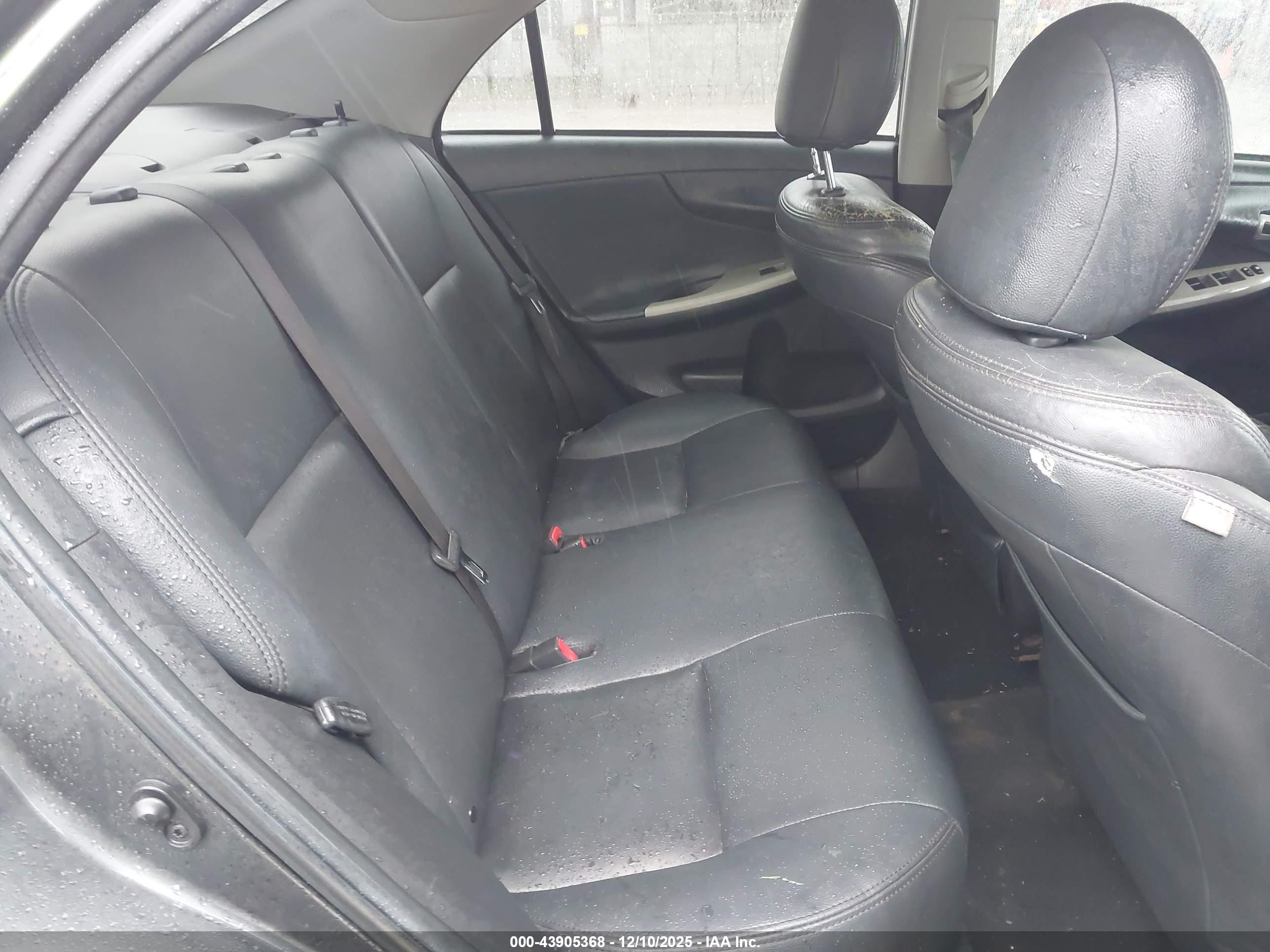TOYOTA COROLLA image 8