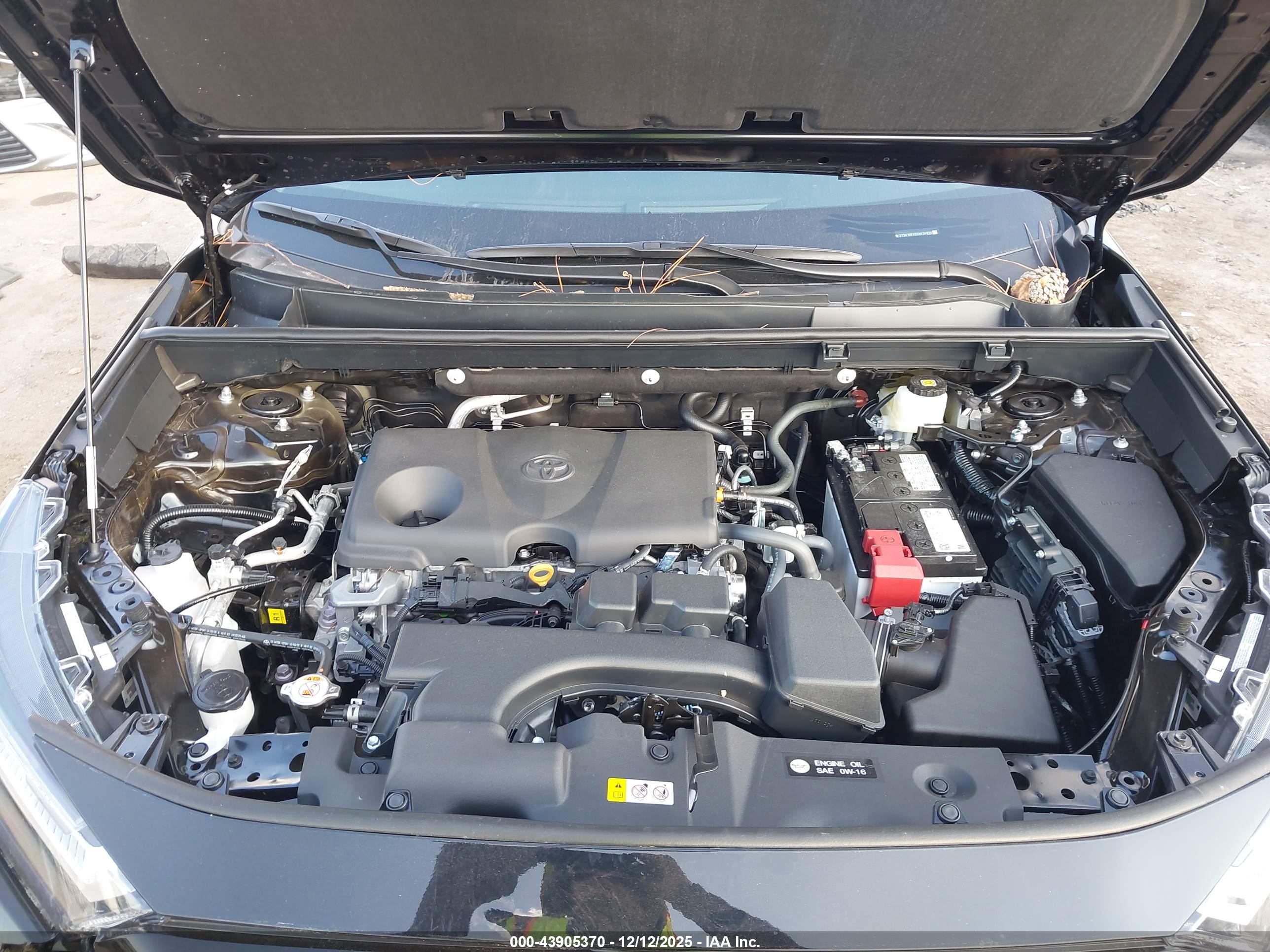 TOYOTA RAV4 image 10