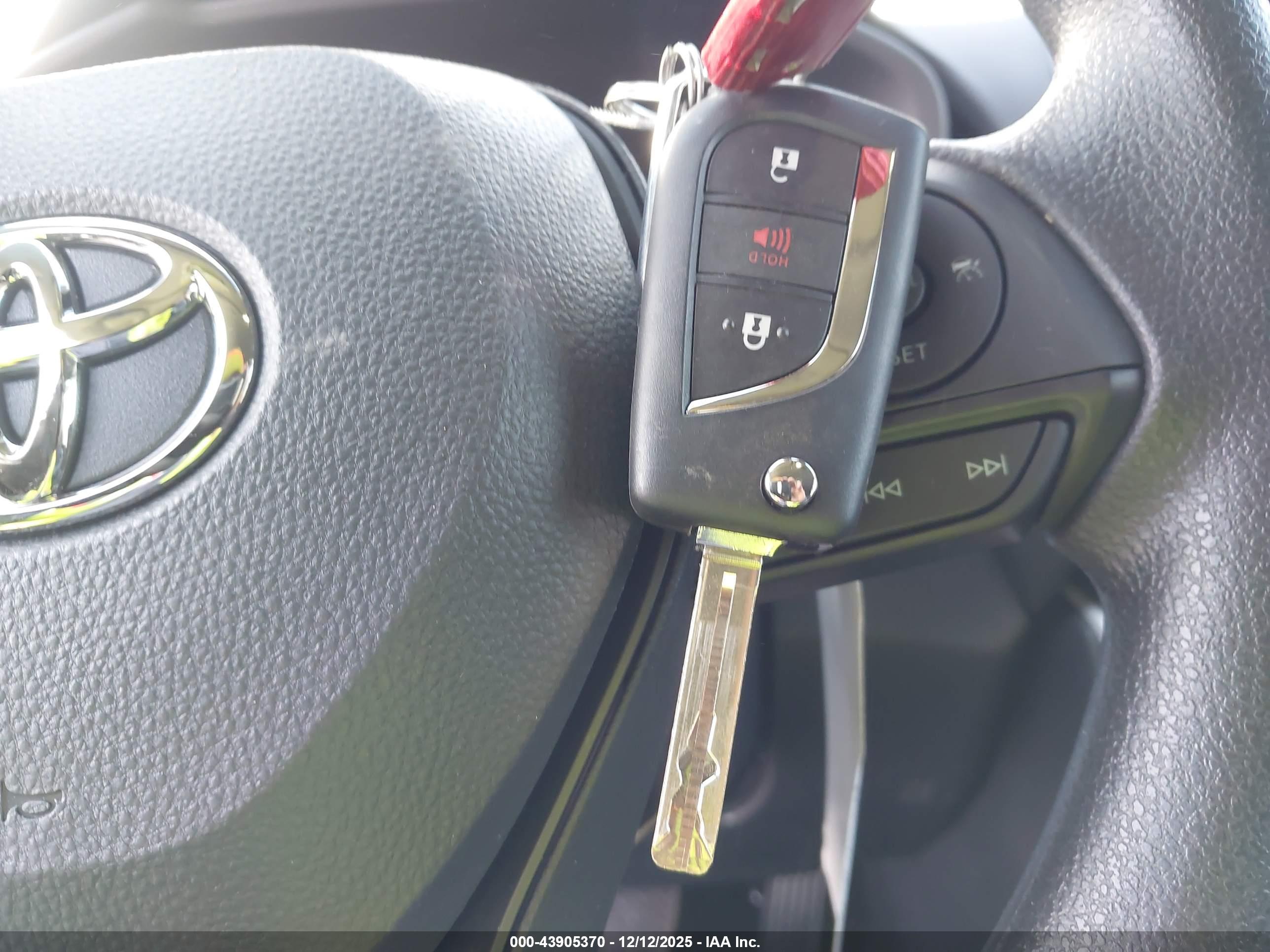 TOYOTA RAV4 image 11
