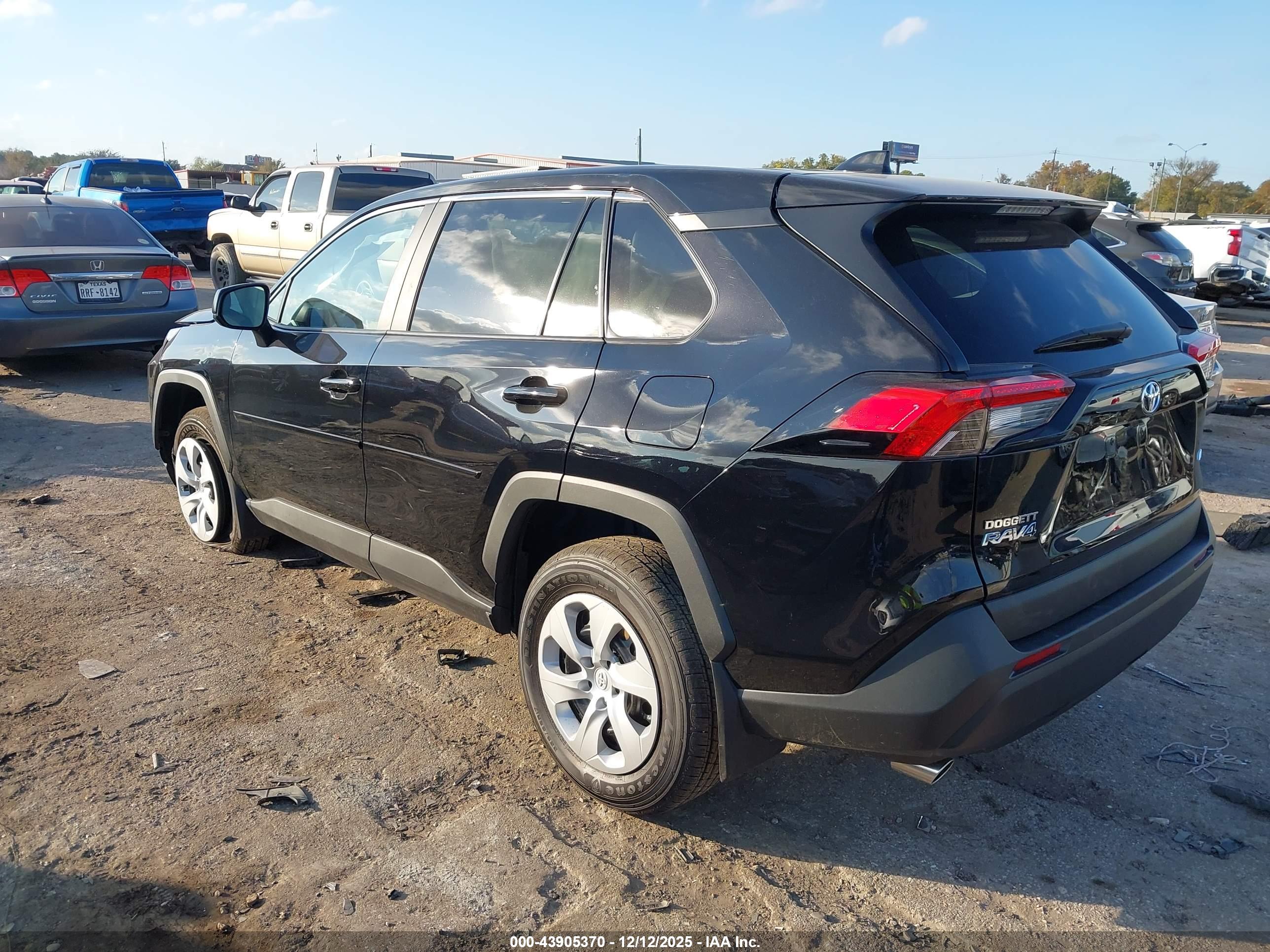 TOYOTA RAV4 image 3