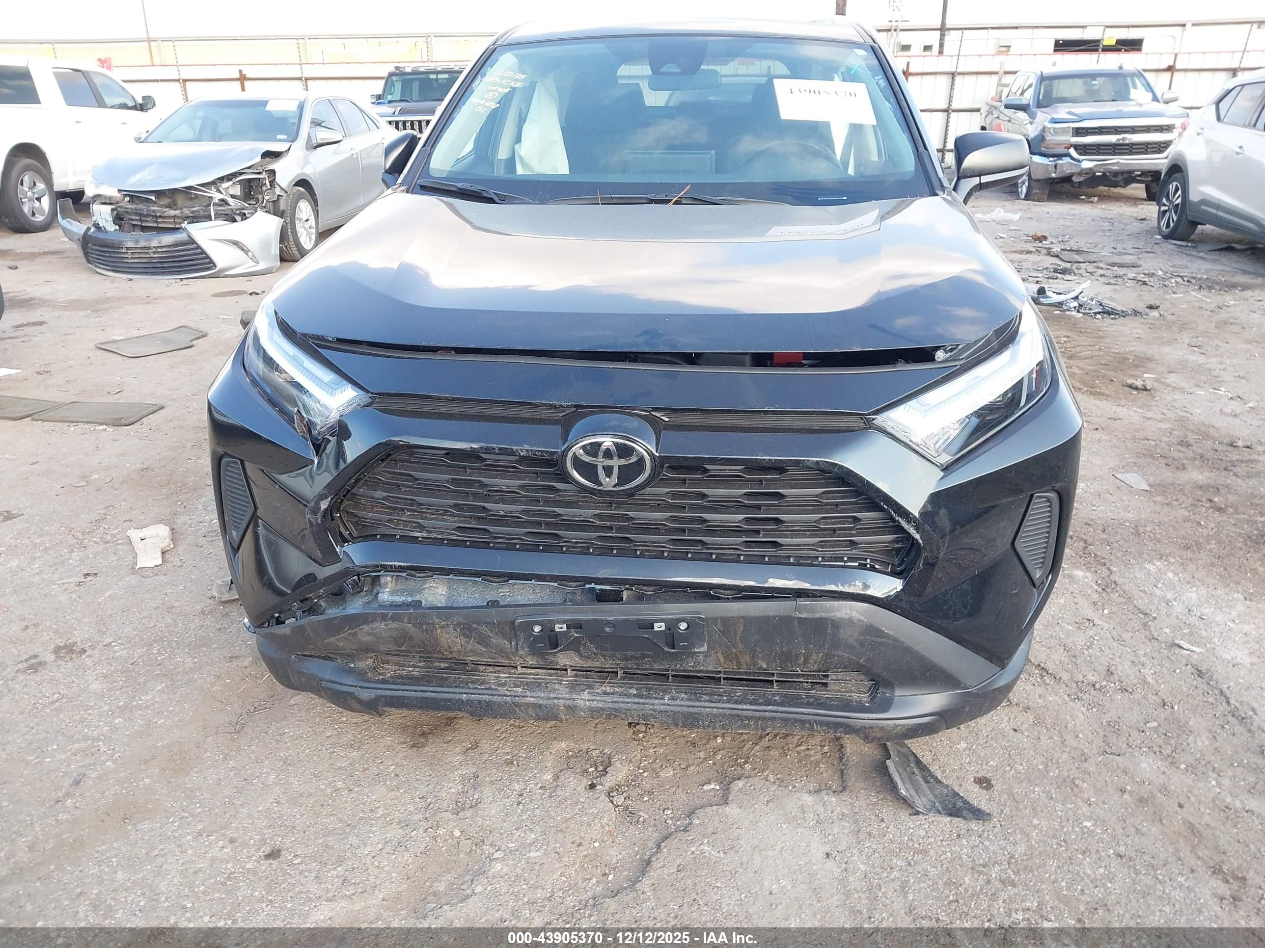 TOYOTA RAV4 image 6