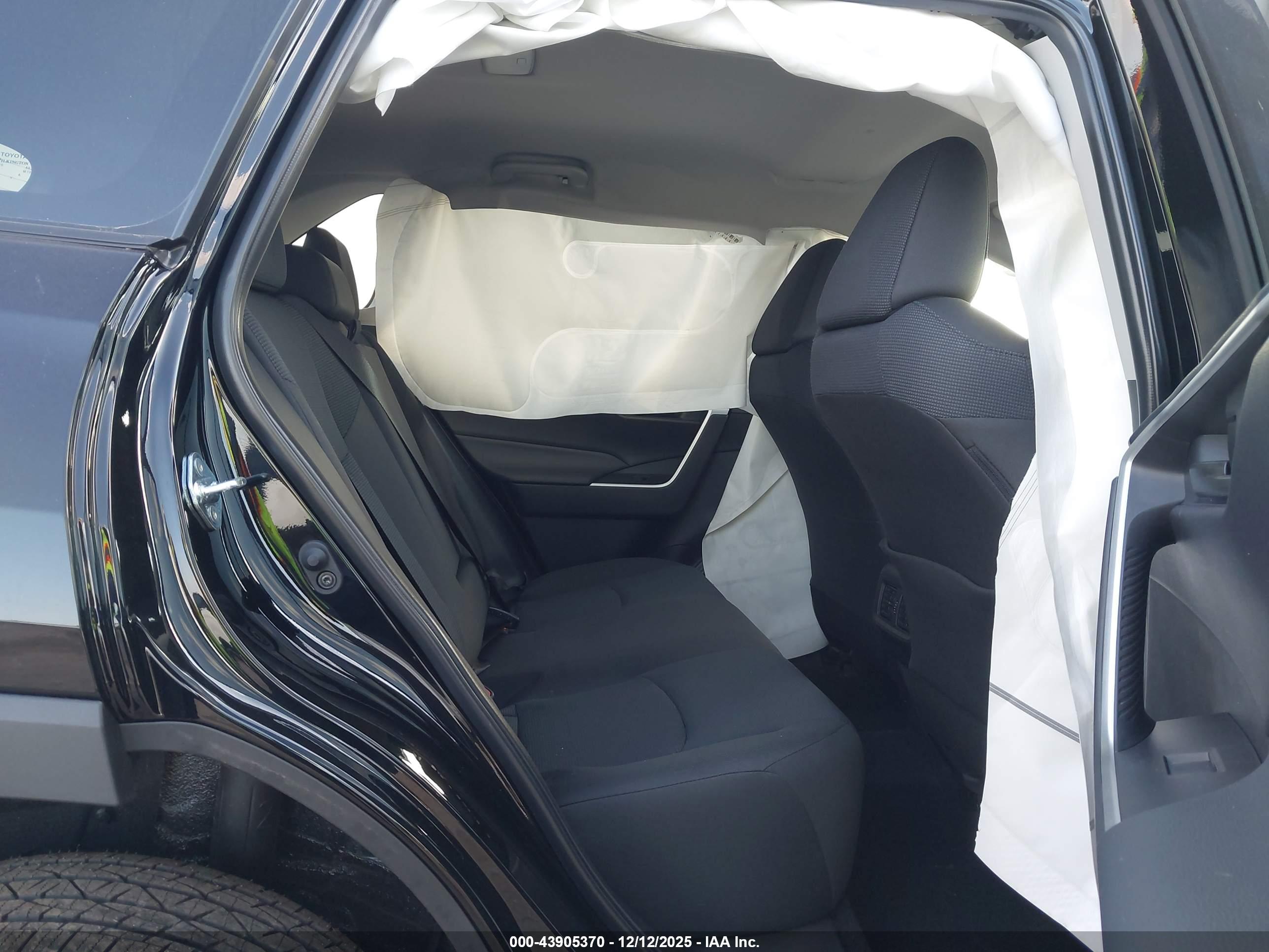 TOYOTA RAV4 image 8