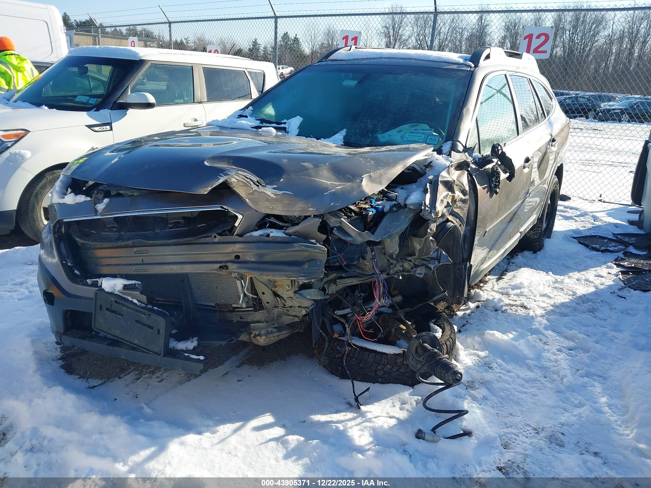 SUBARU OUTBACK image 2