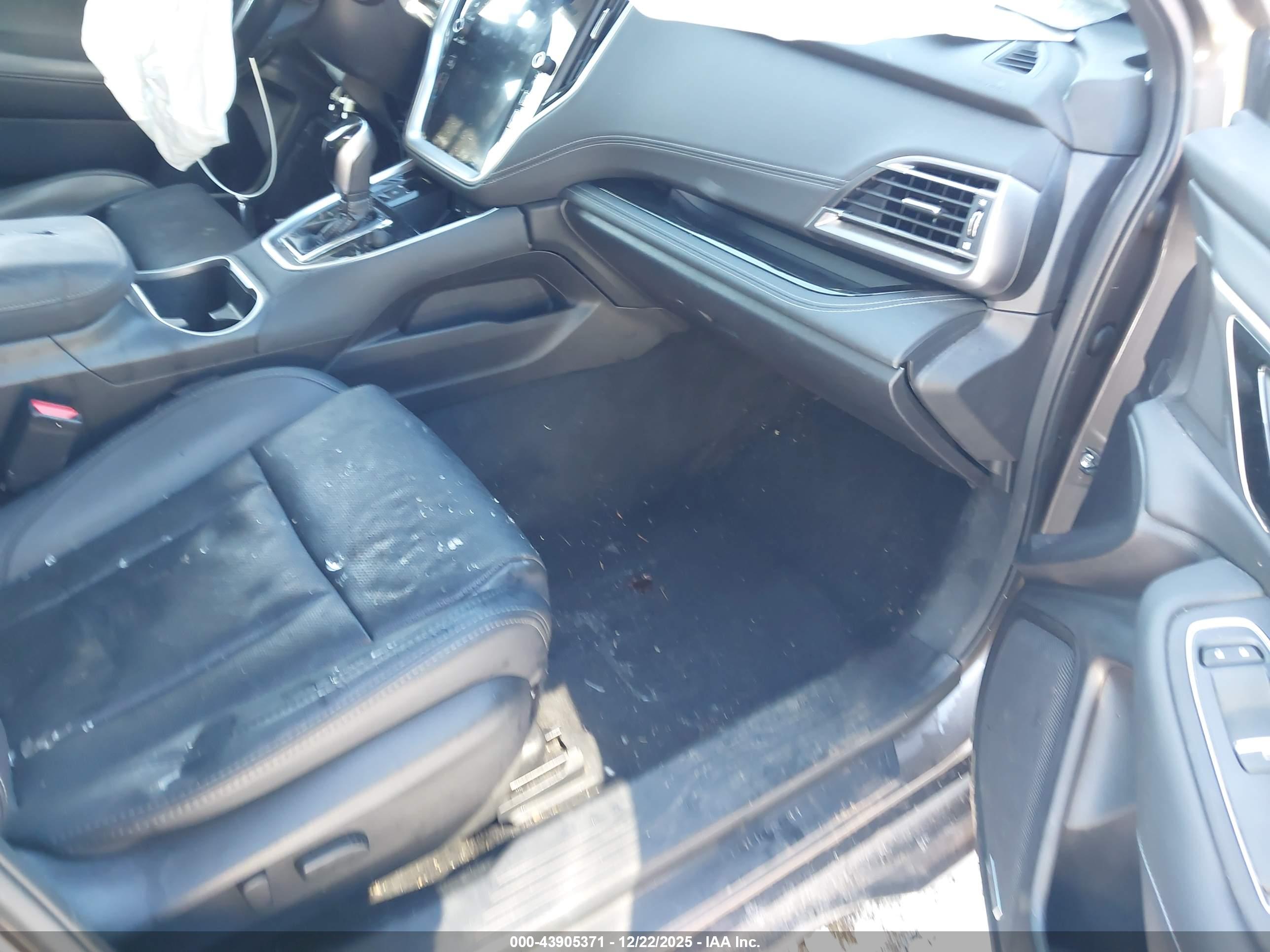 SUBARU OUTBACK image 5