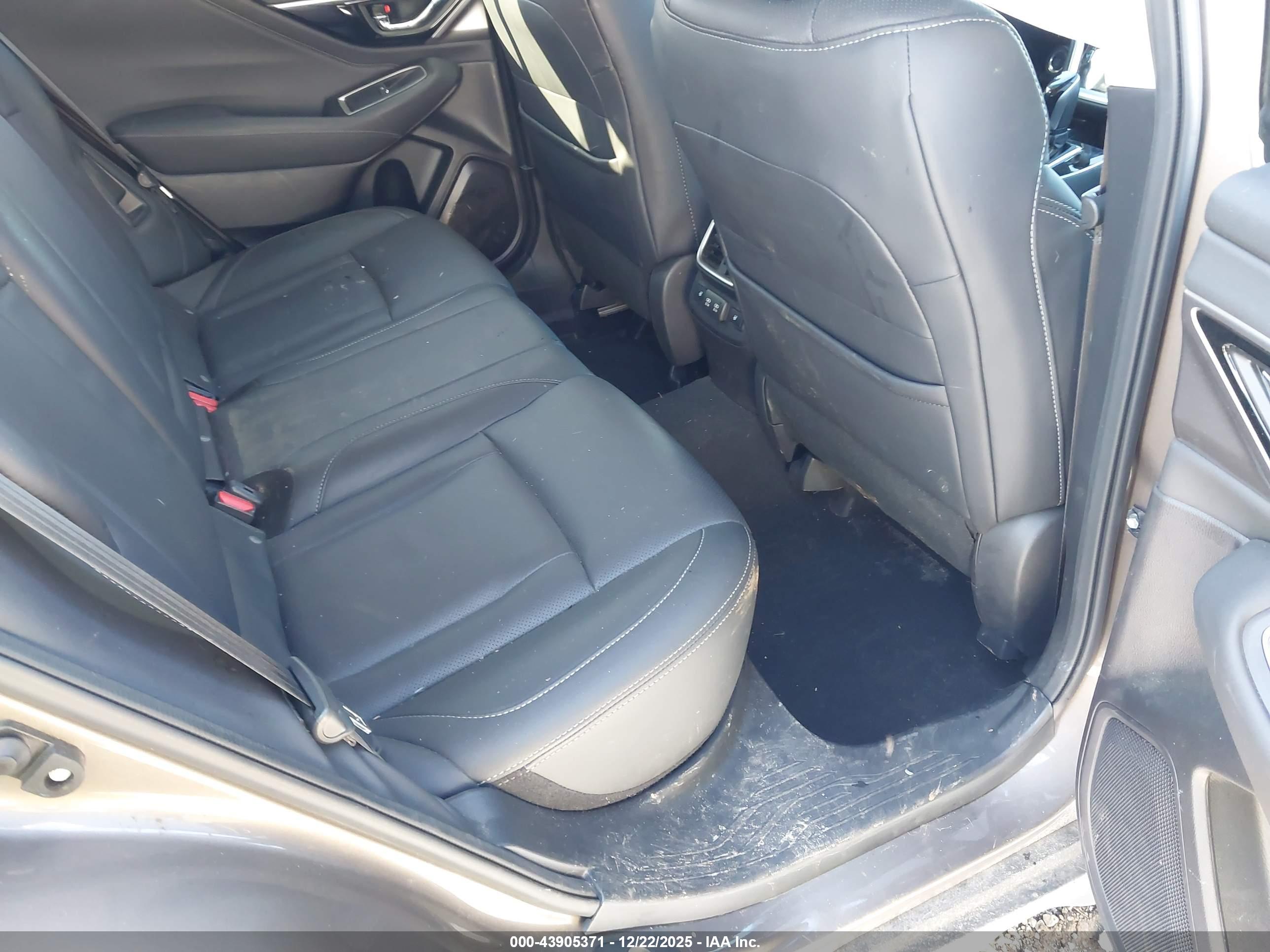 SUBARU OUTBACK image 8
