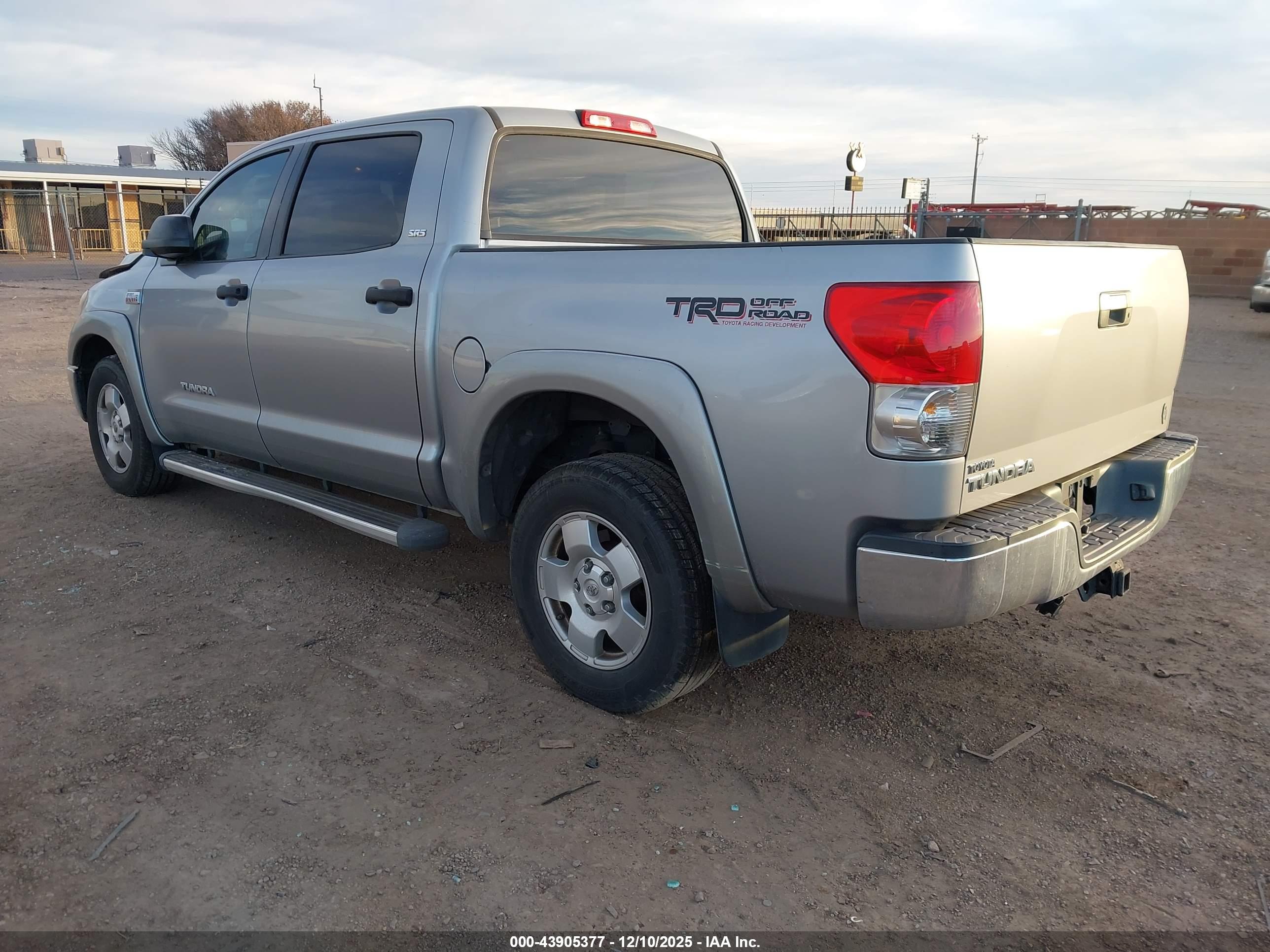 TOYOTA TUNDRA image 3