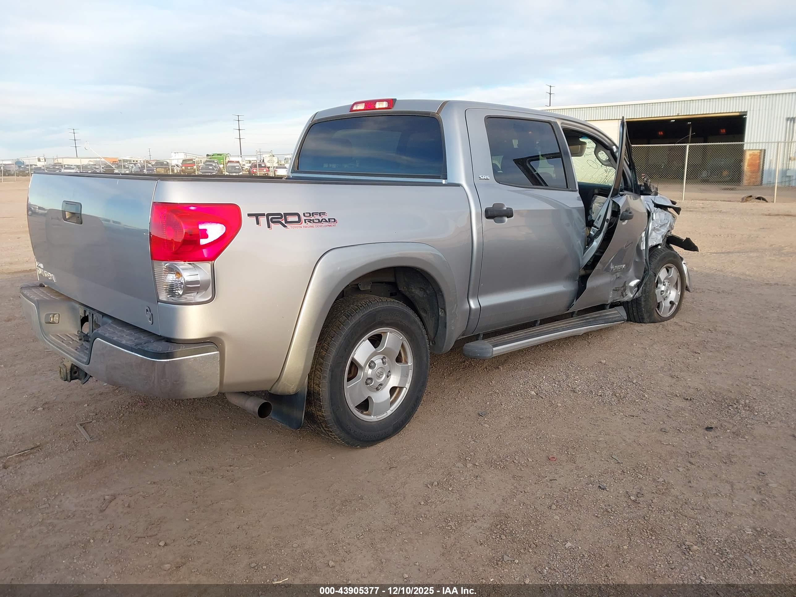 TOYOTA TUNDRA image 4