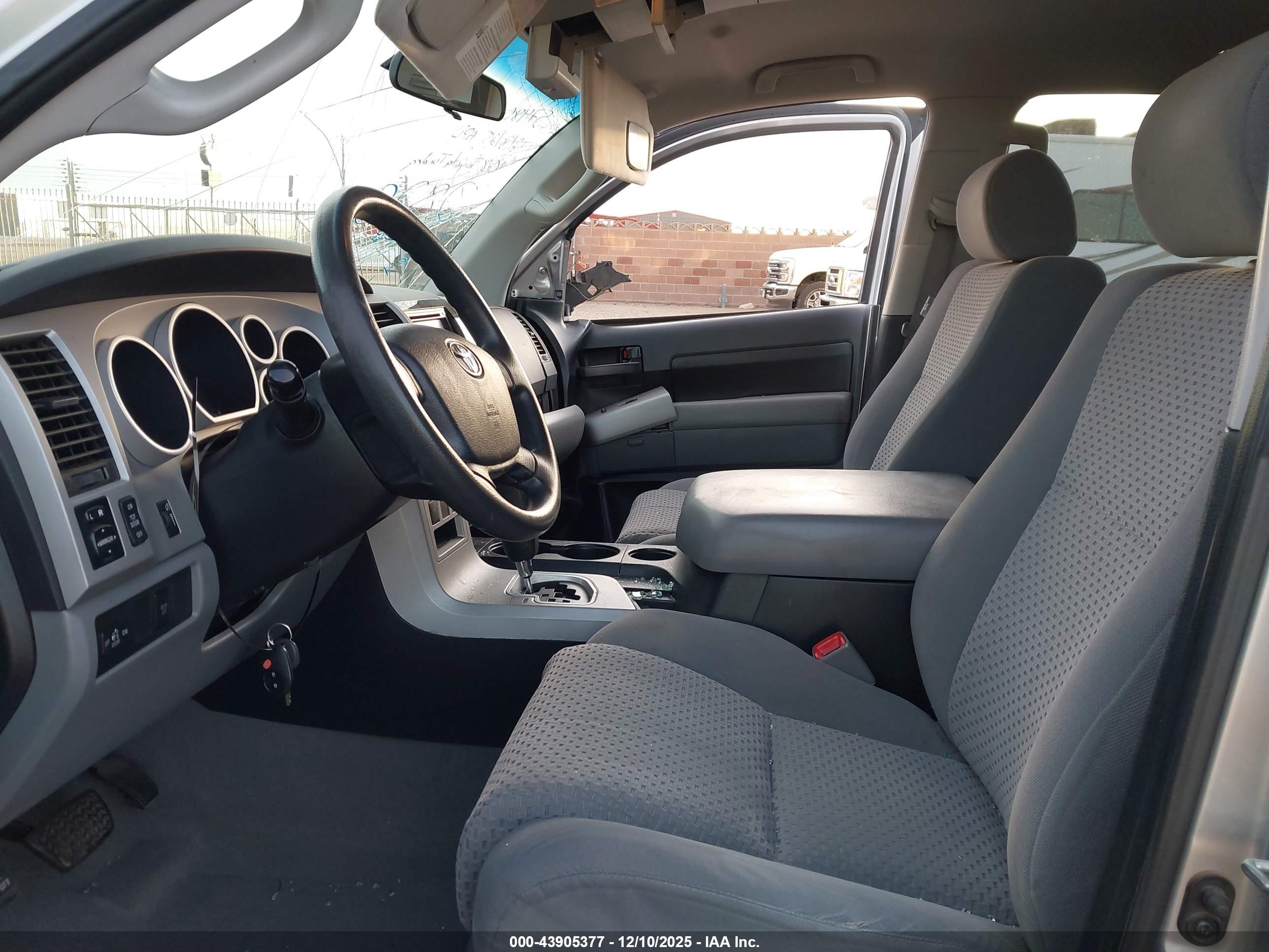 TOYOTA TUNDRA image 5