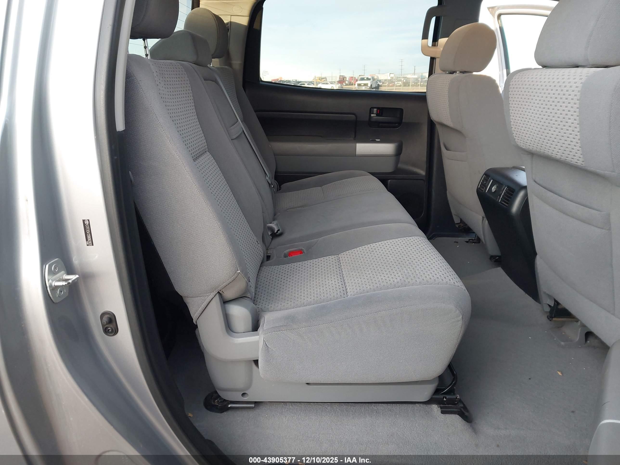 TOYOTA TUNDRA image 8