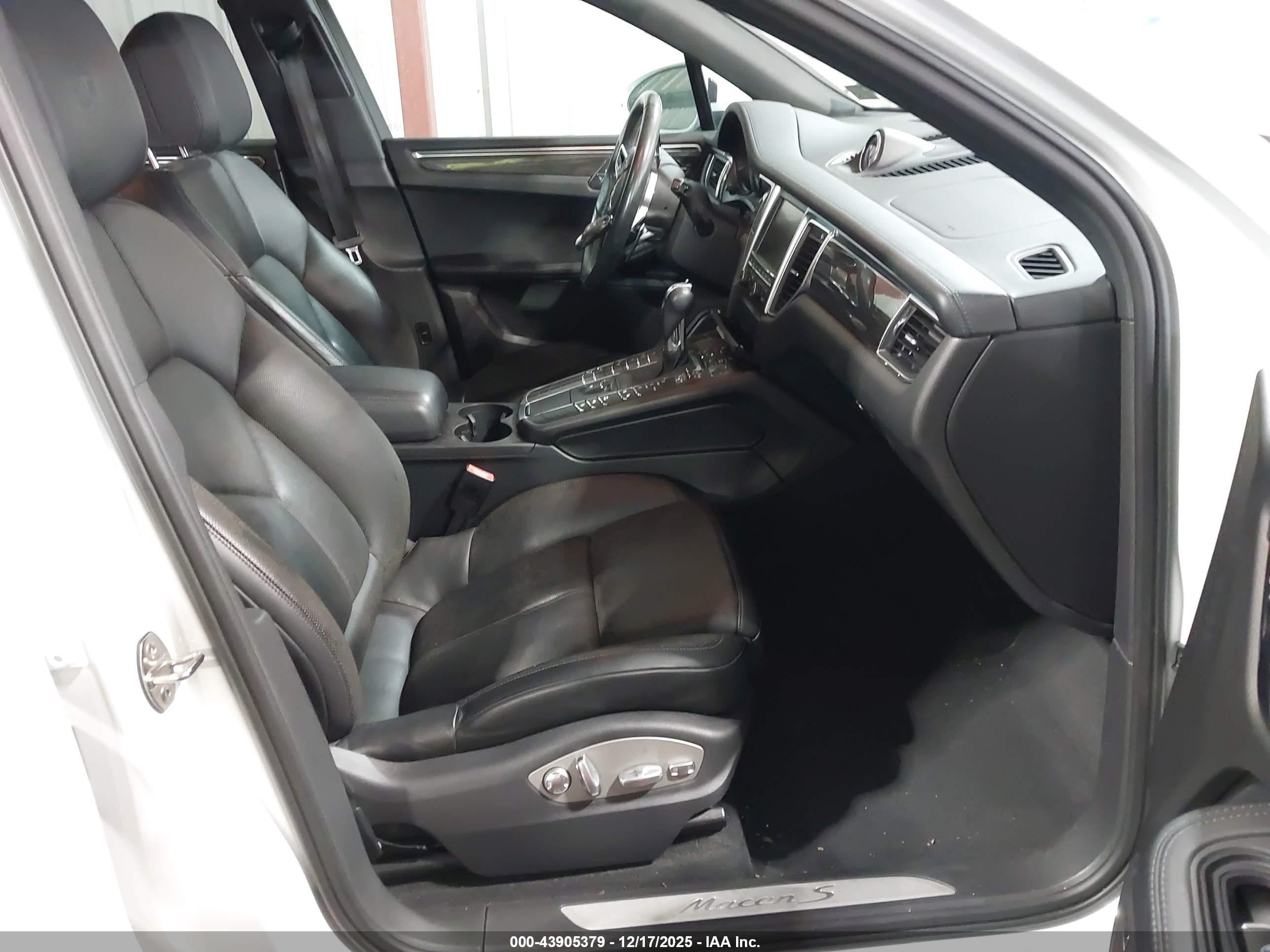 PORSCHE MACAN image 5