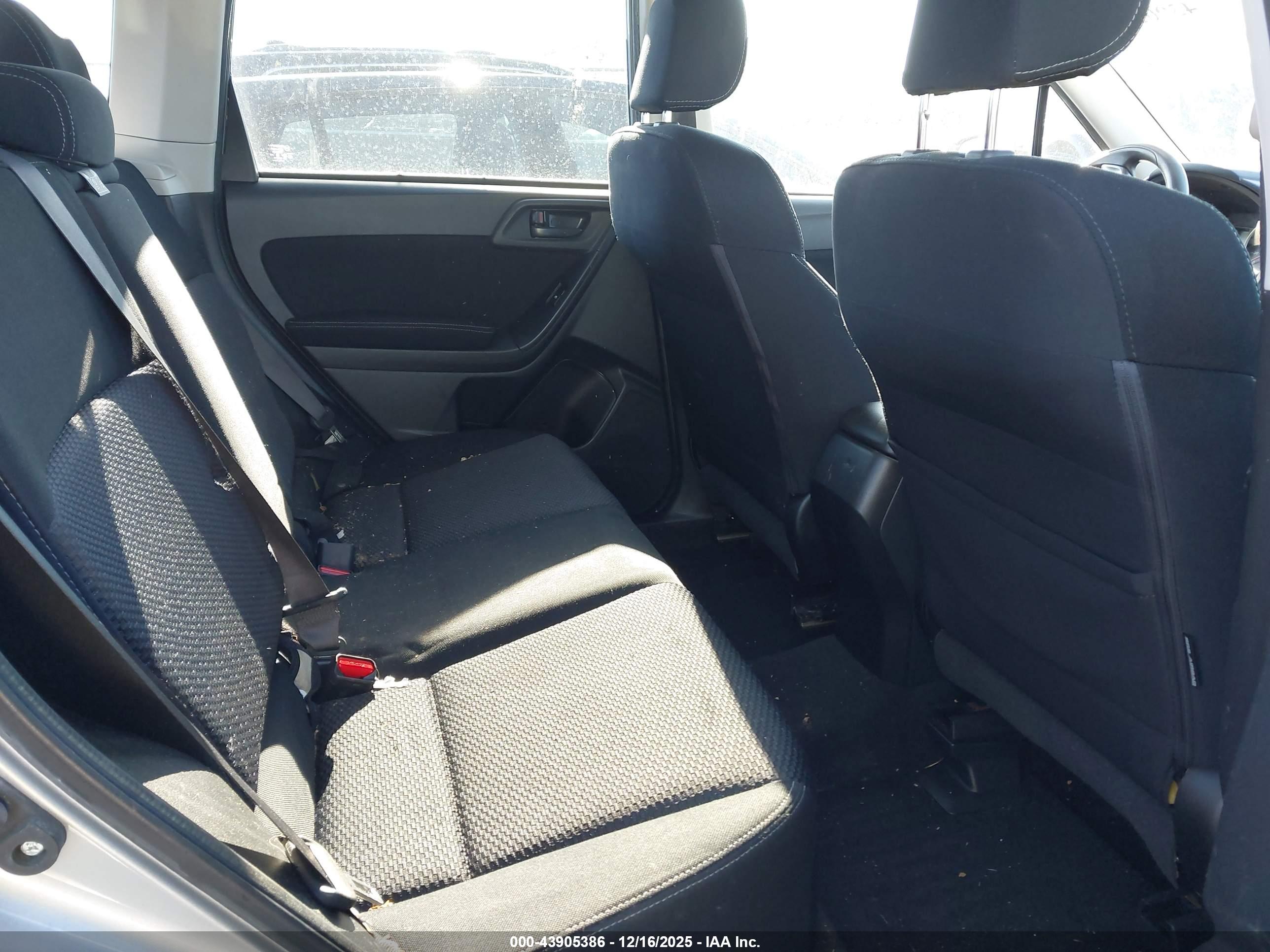 SUBARU FORESTER image 8