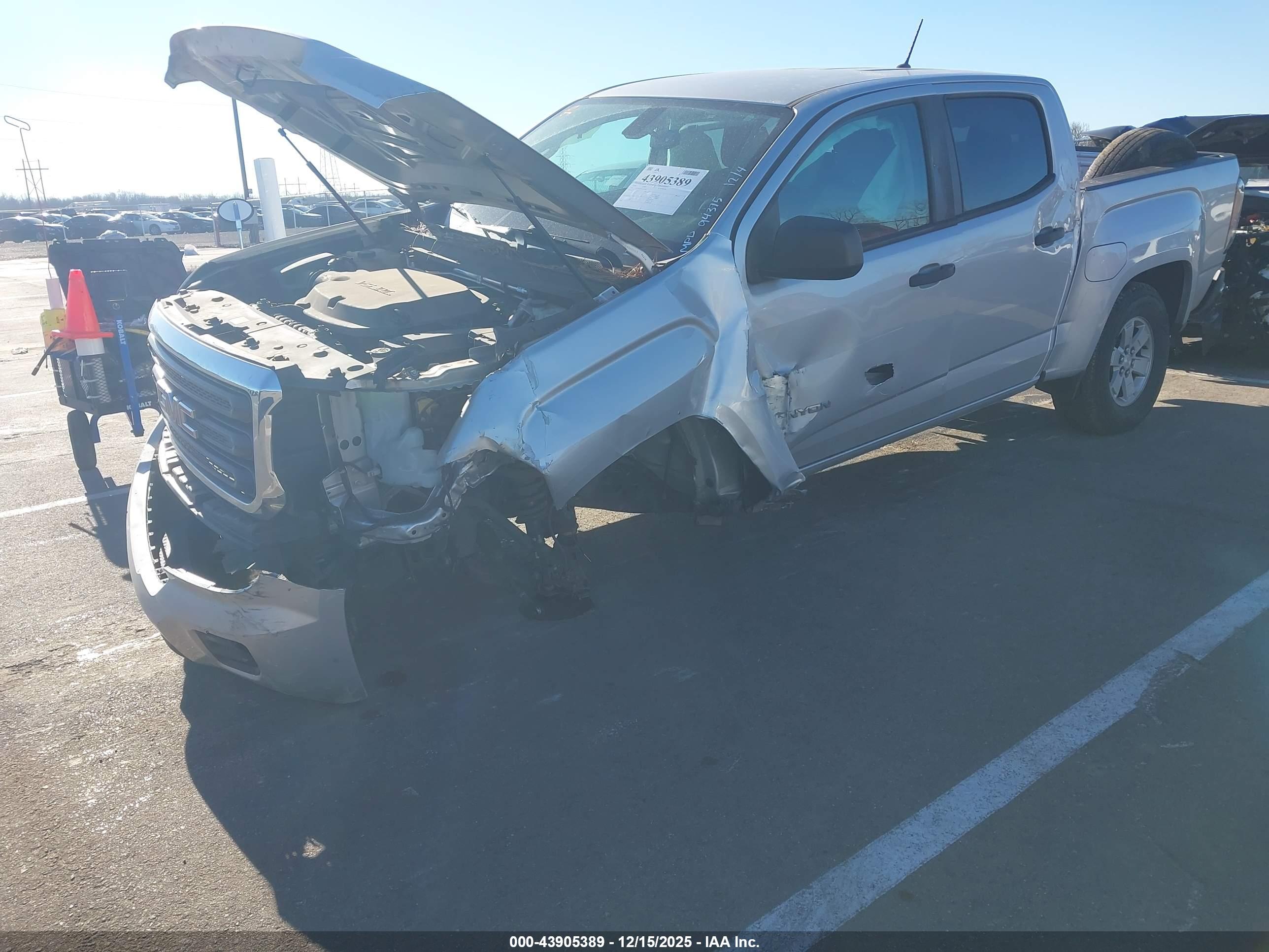 GMC CANYON image 6