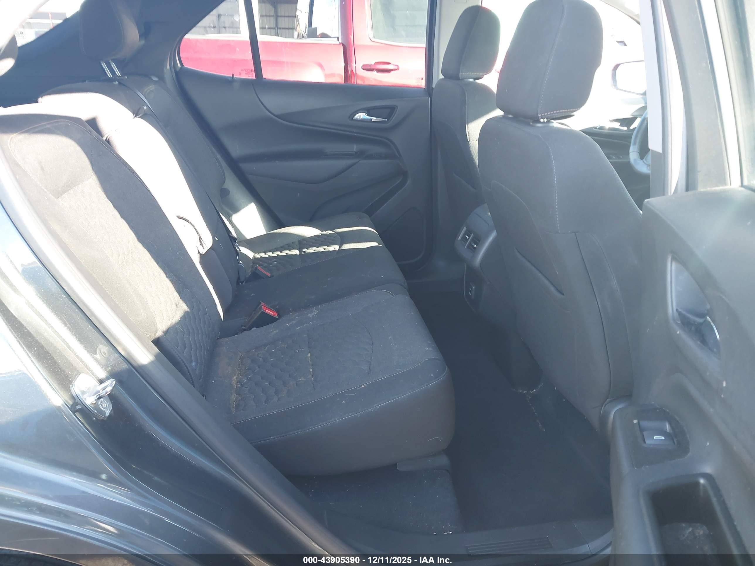 CHEVROLET EQUINOX image 8