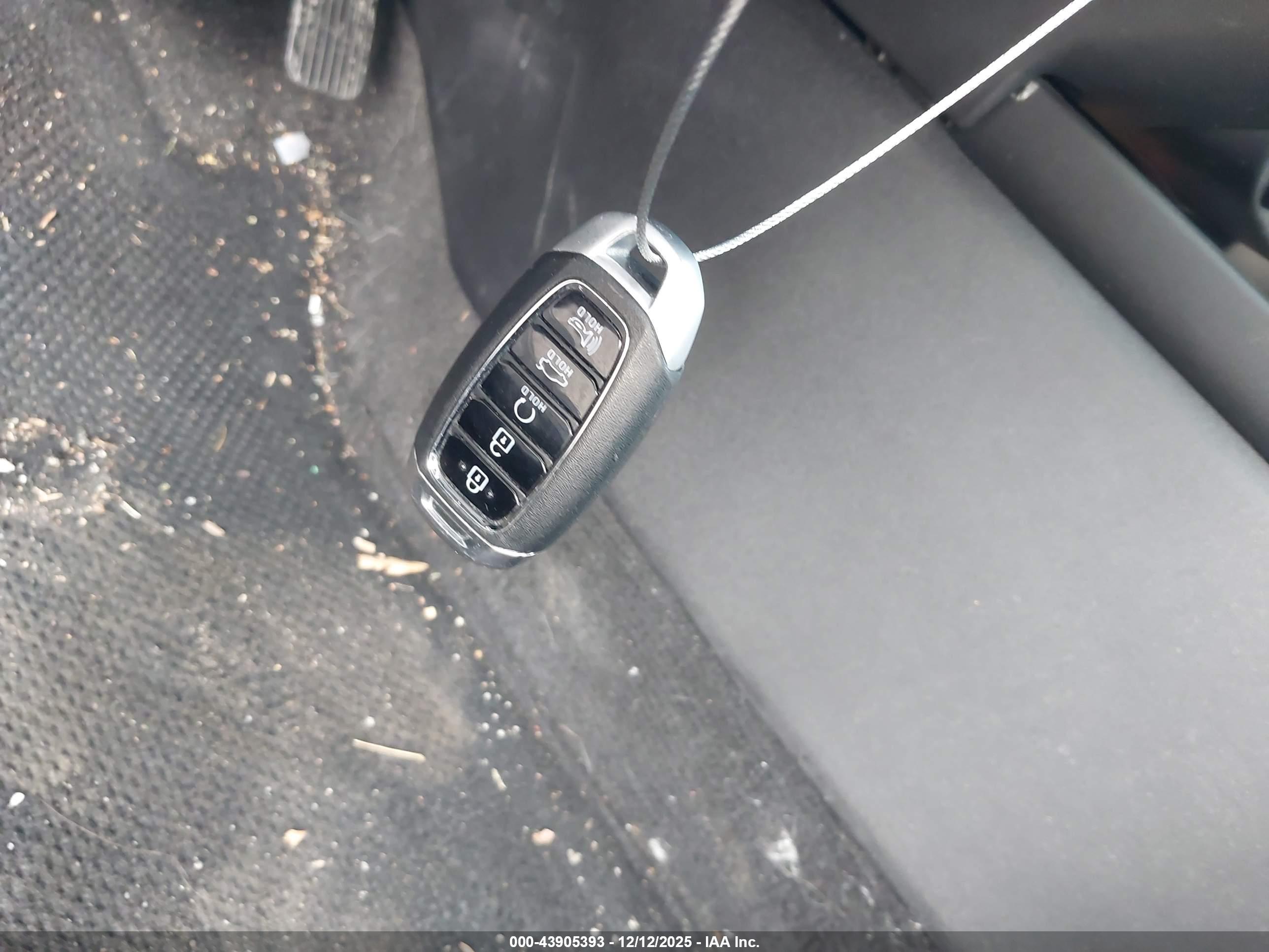 HYUNDAI ELANTRA image 11